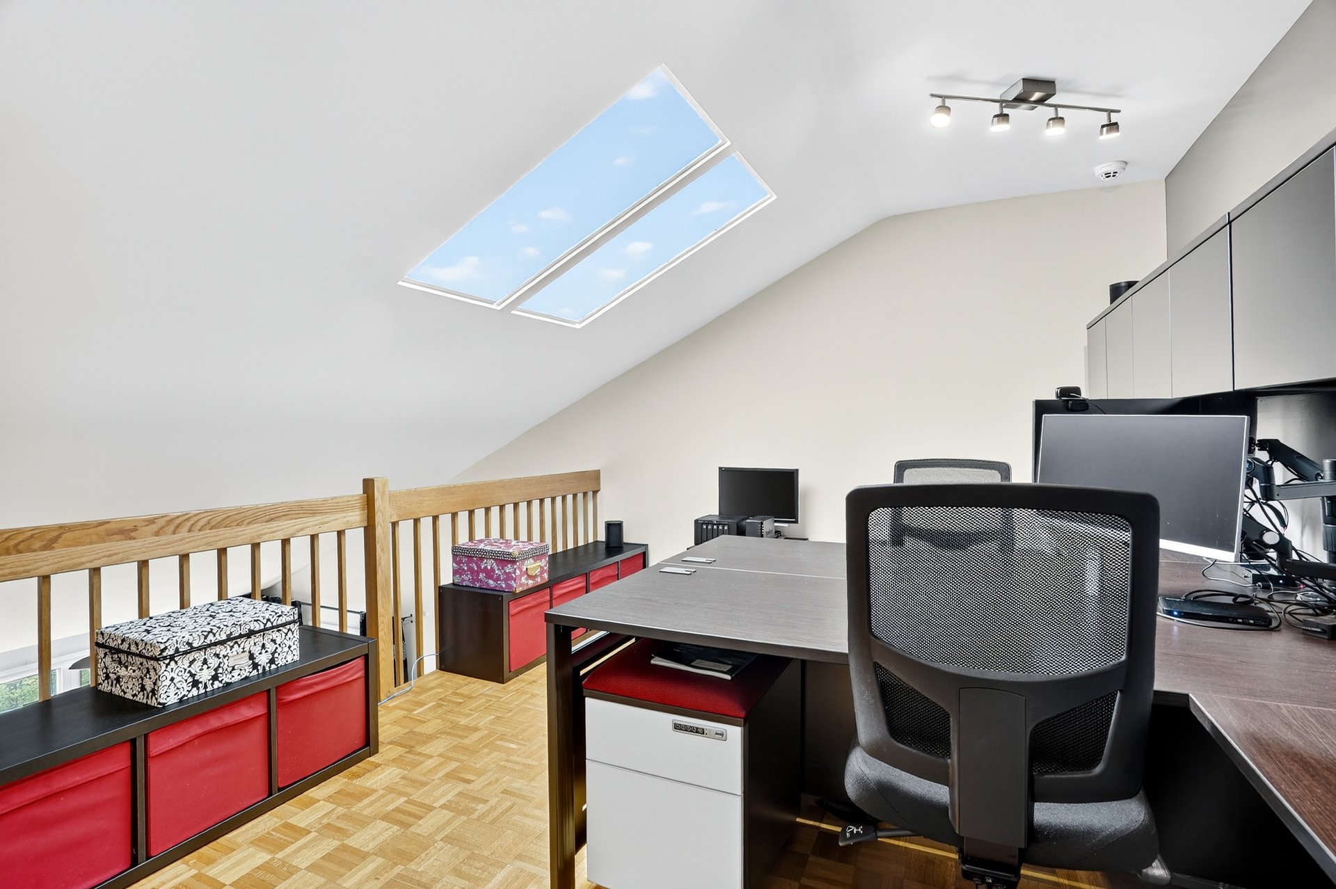 Photo - Mezzanine