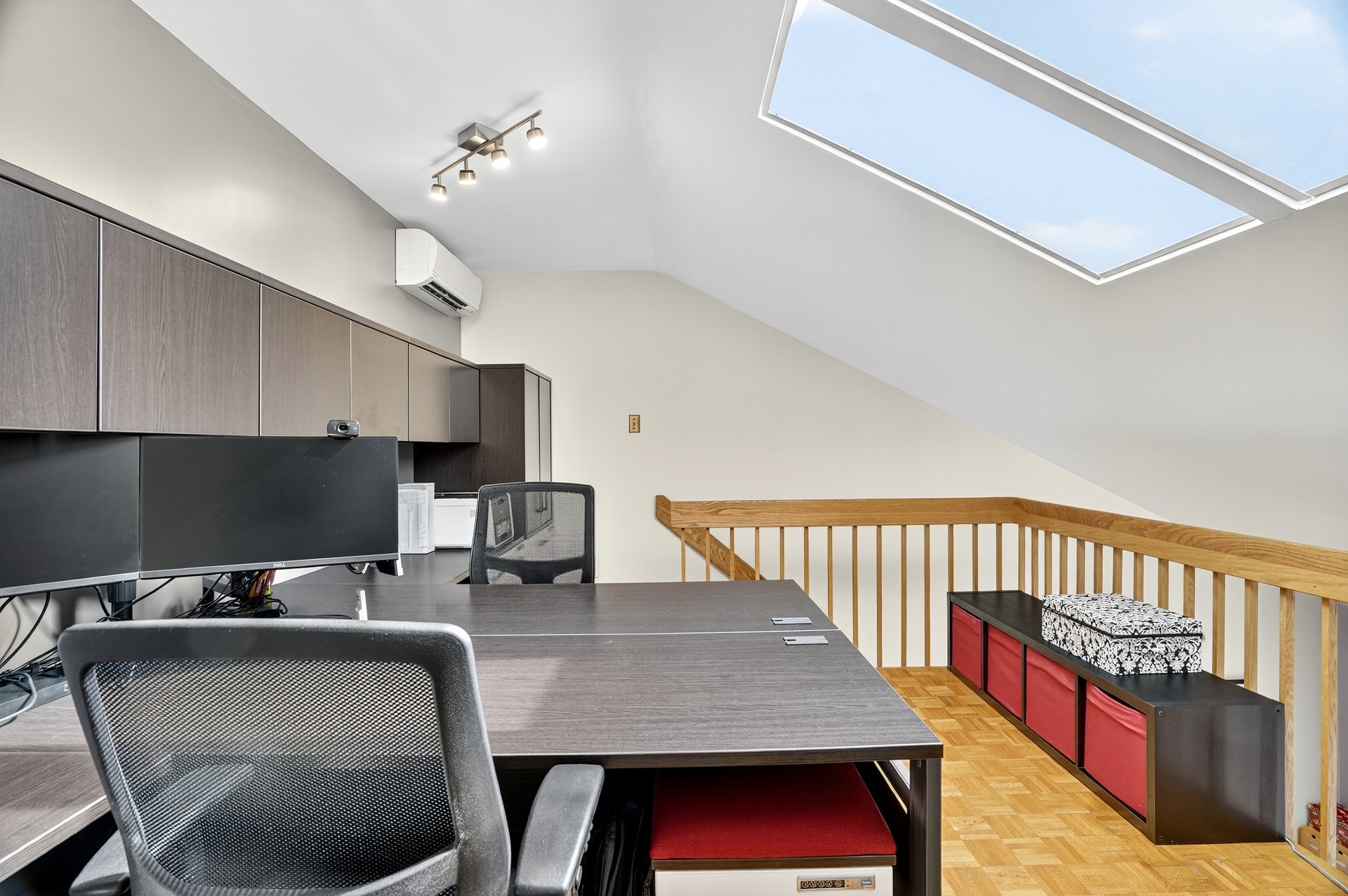 Photo - Mezzanine
