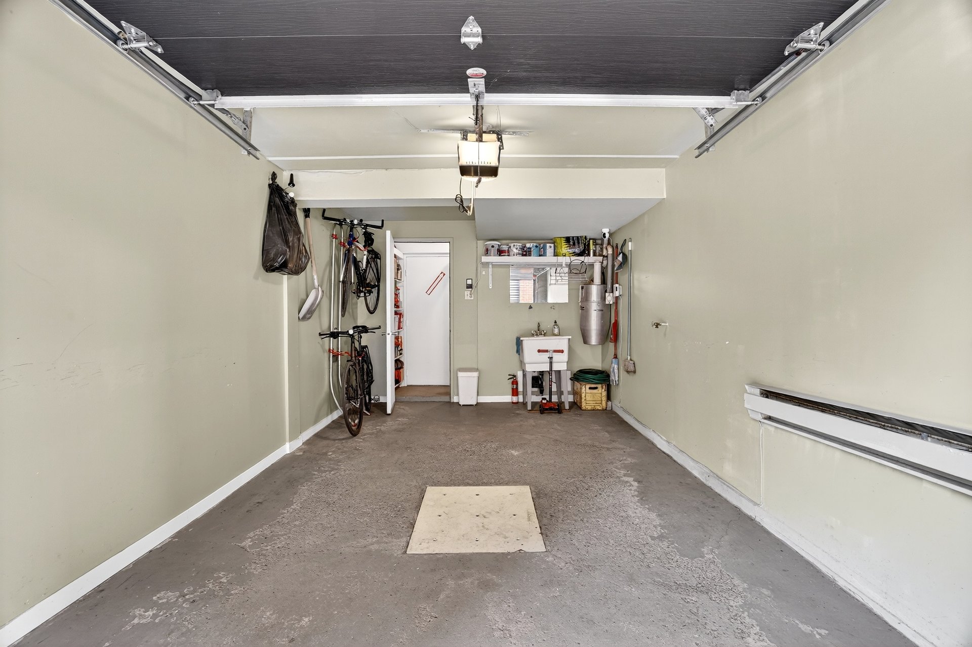 Photo - Garage