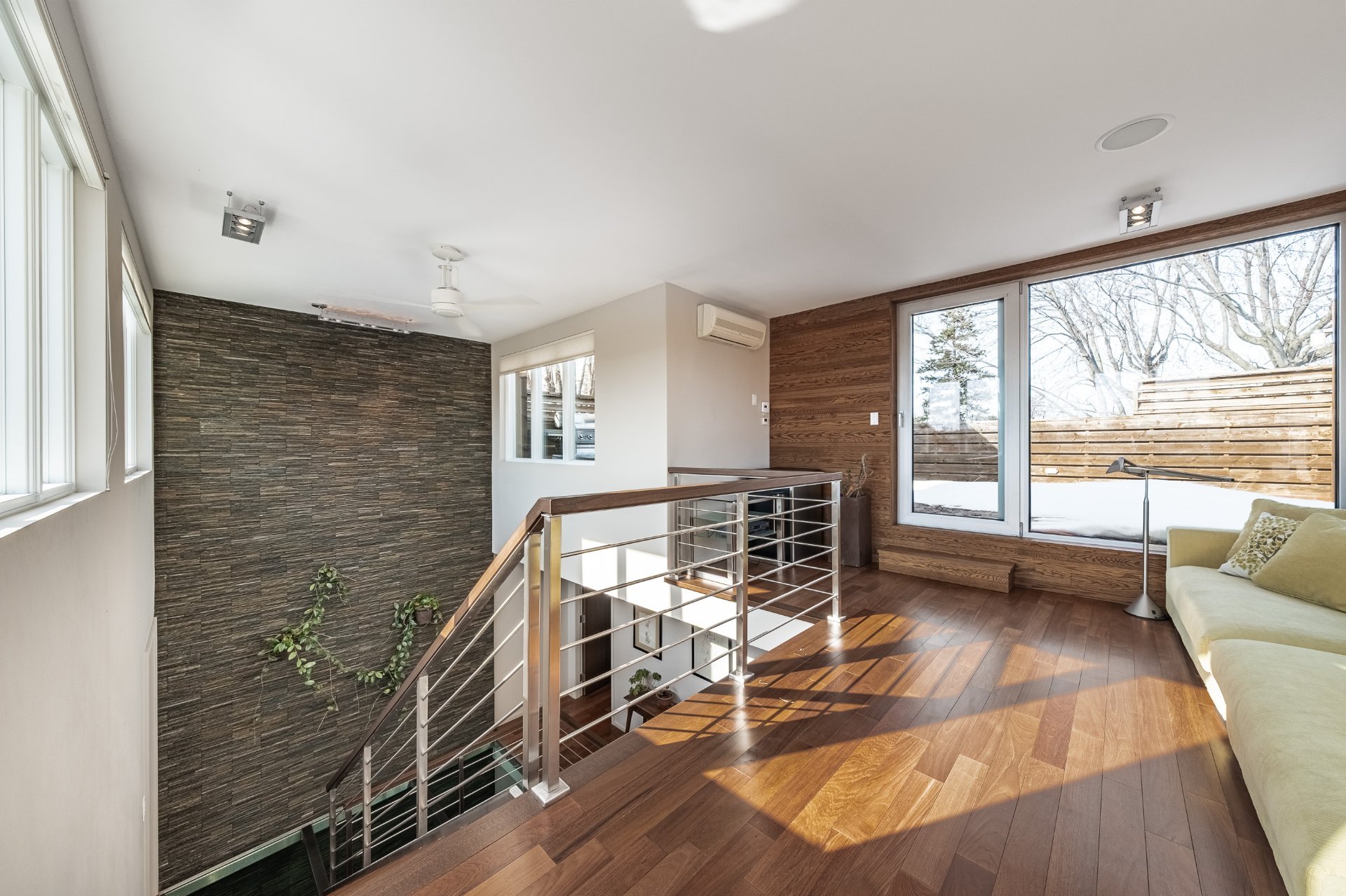 Photo - Mezzanine