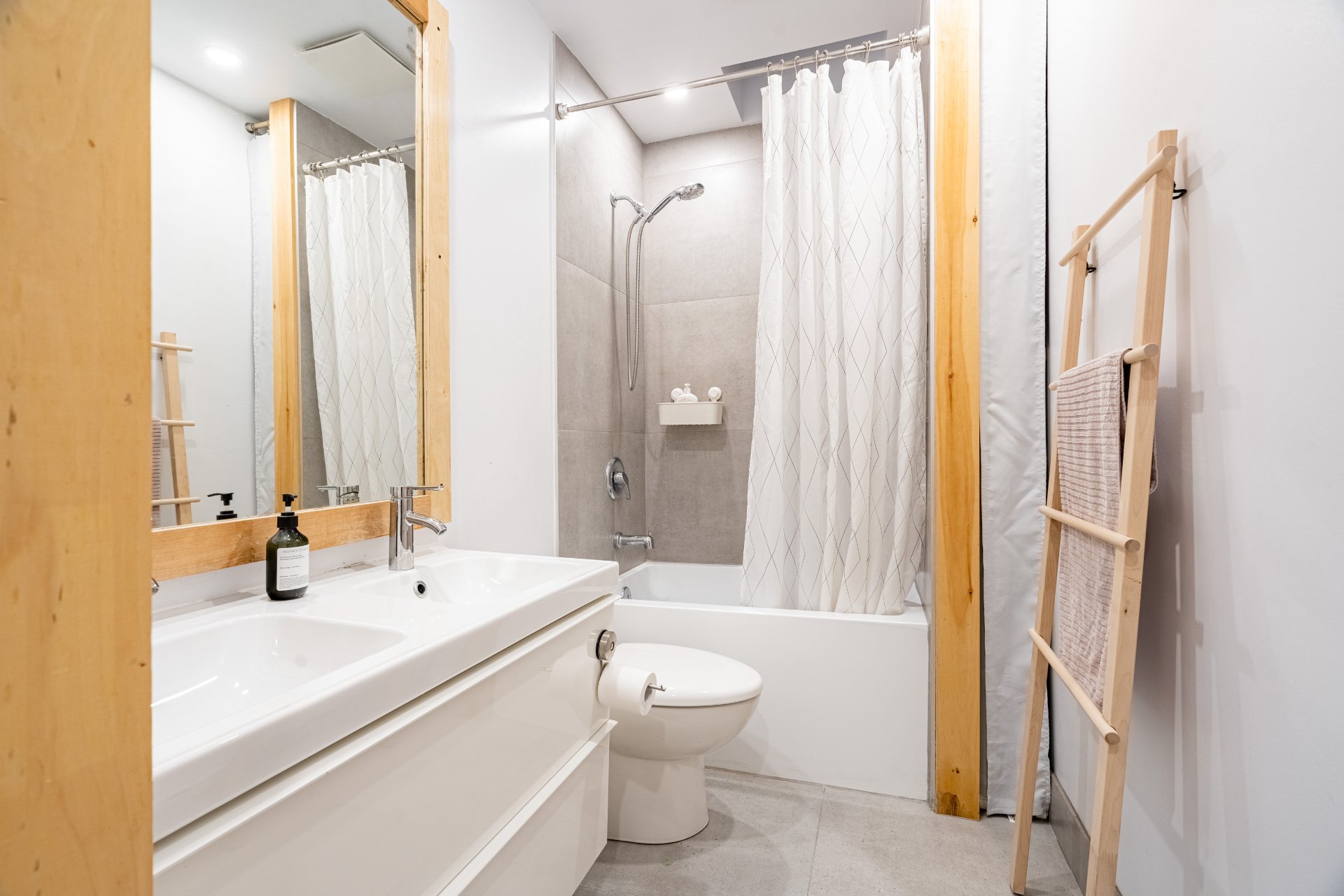 Photo - Bathroom