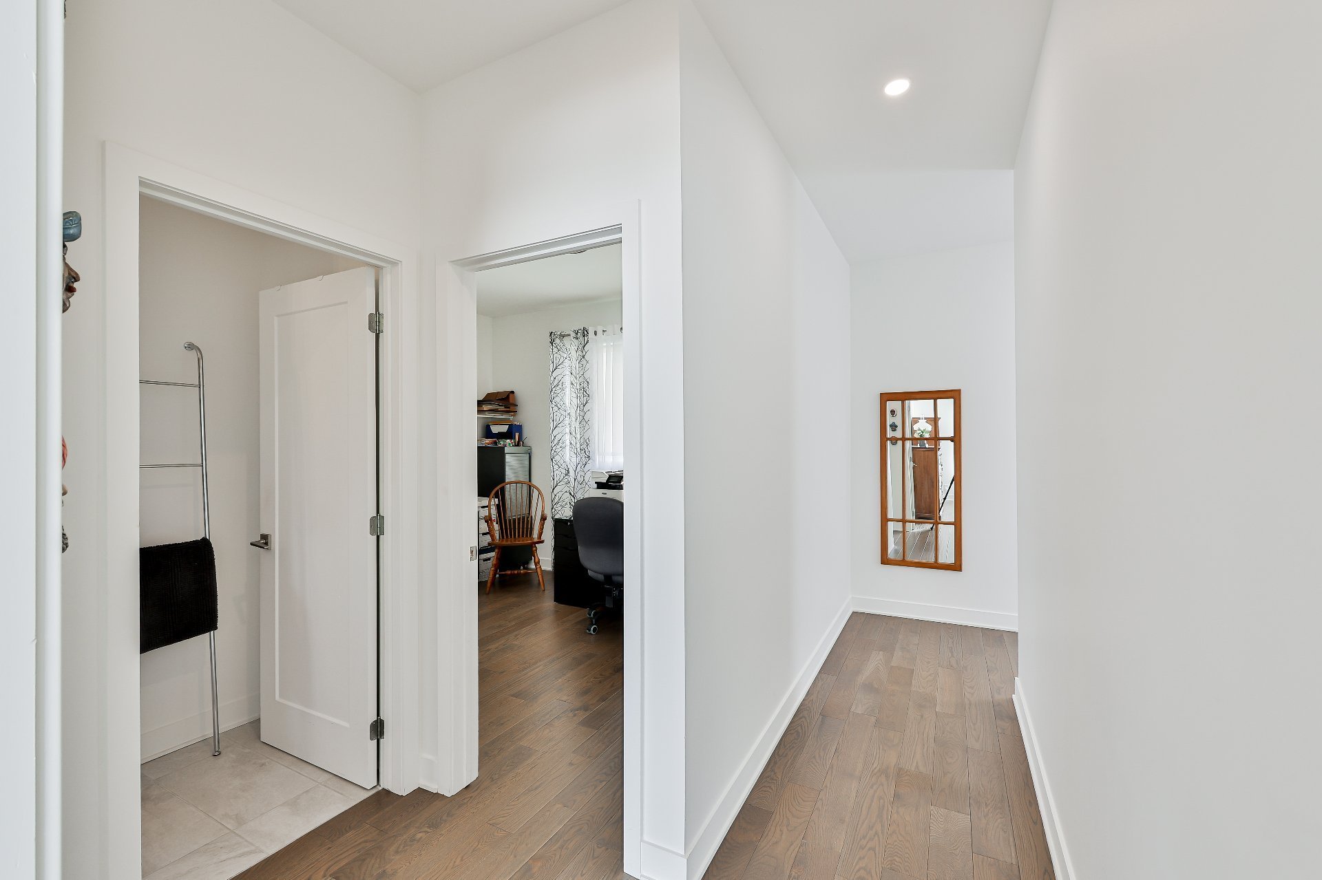 Photo - PASAGEWAY
