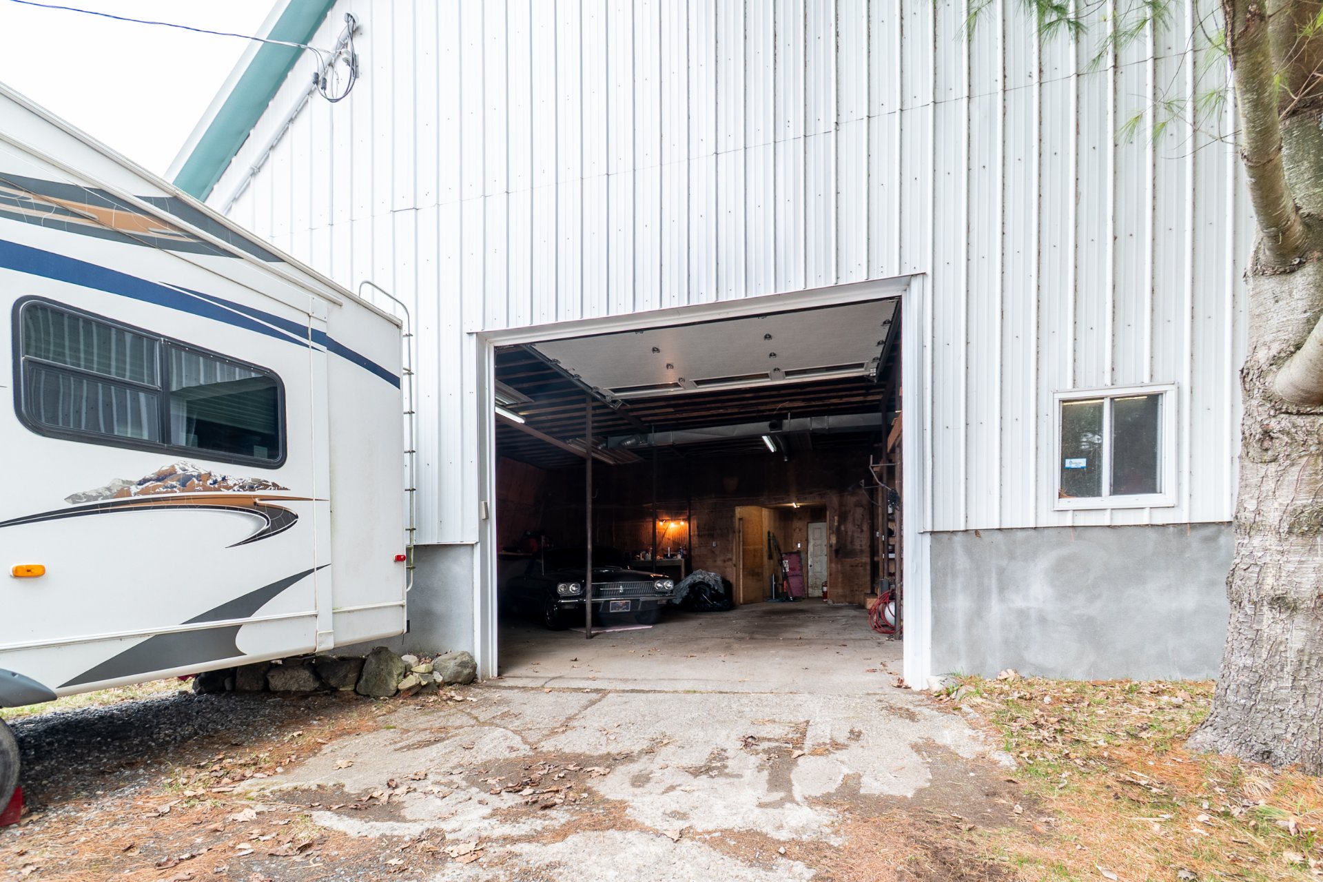 Photo - Garage