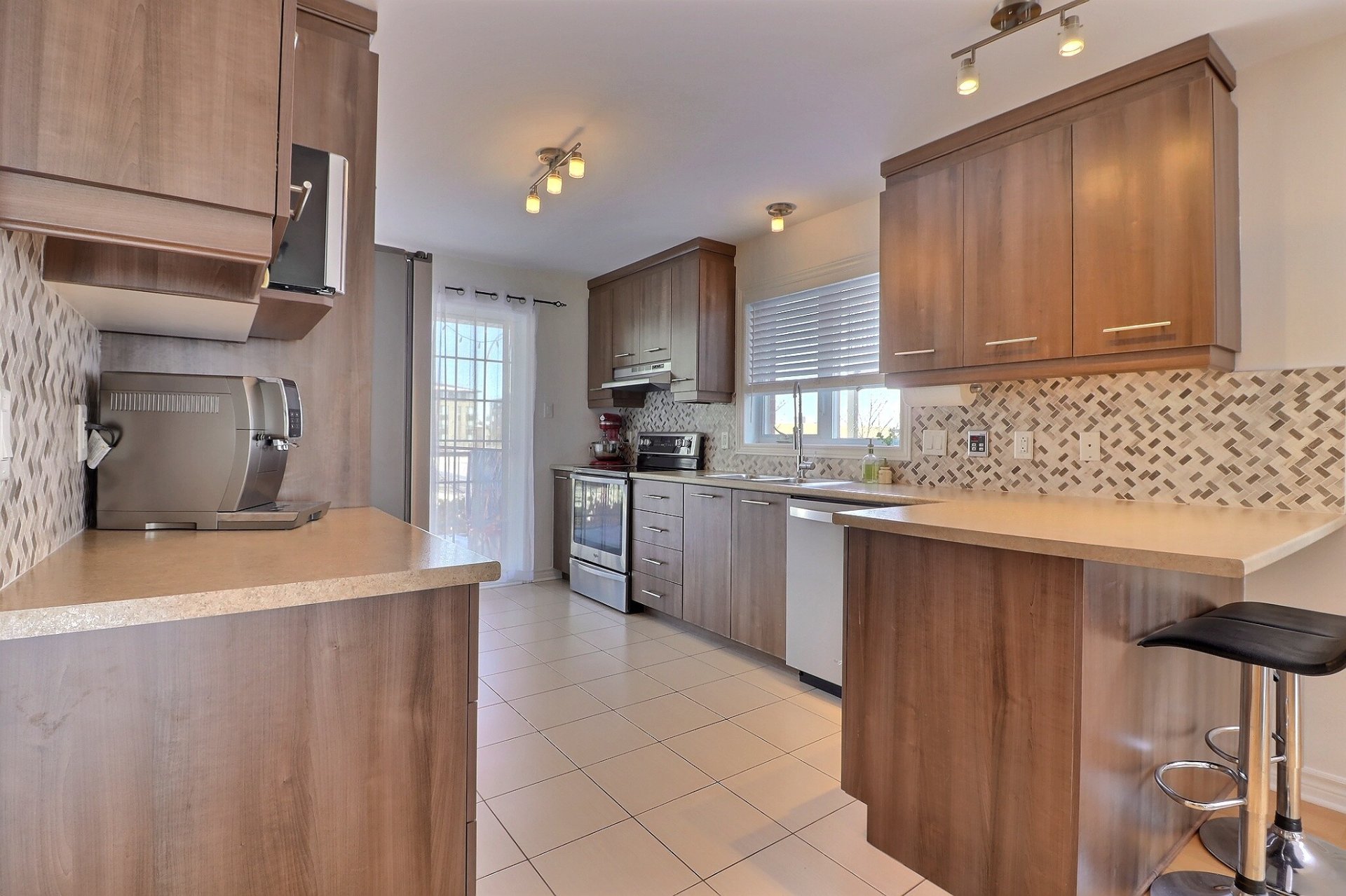 Photo - Kitchen
