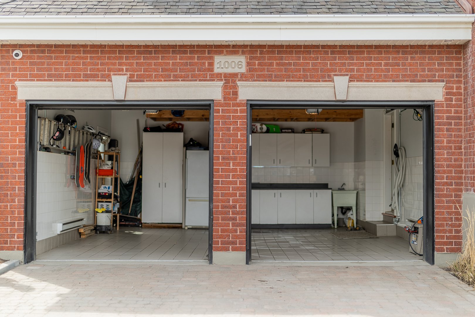 Photo - Garage