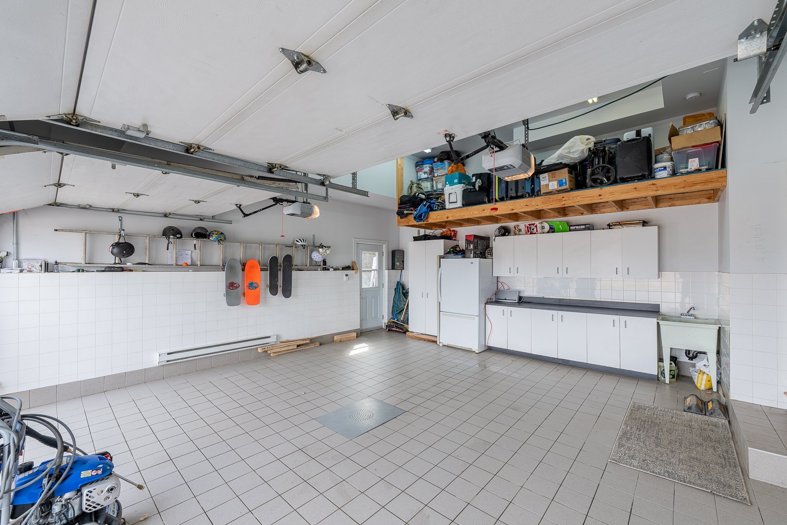 Photo - Garage