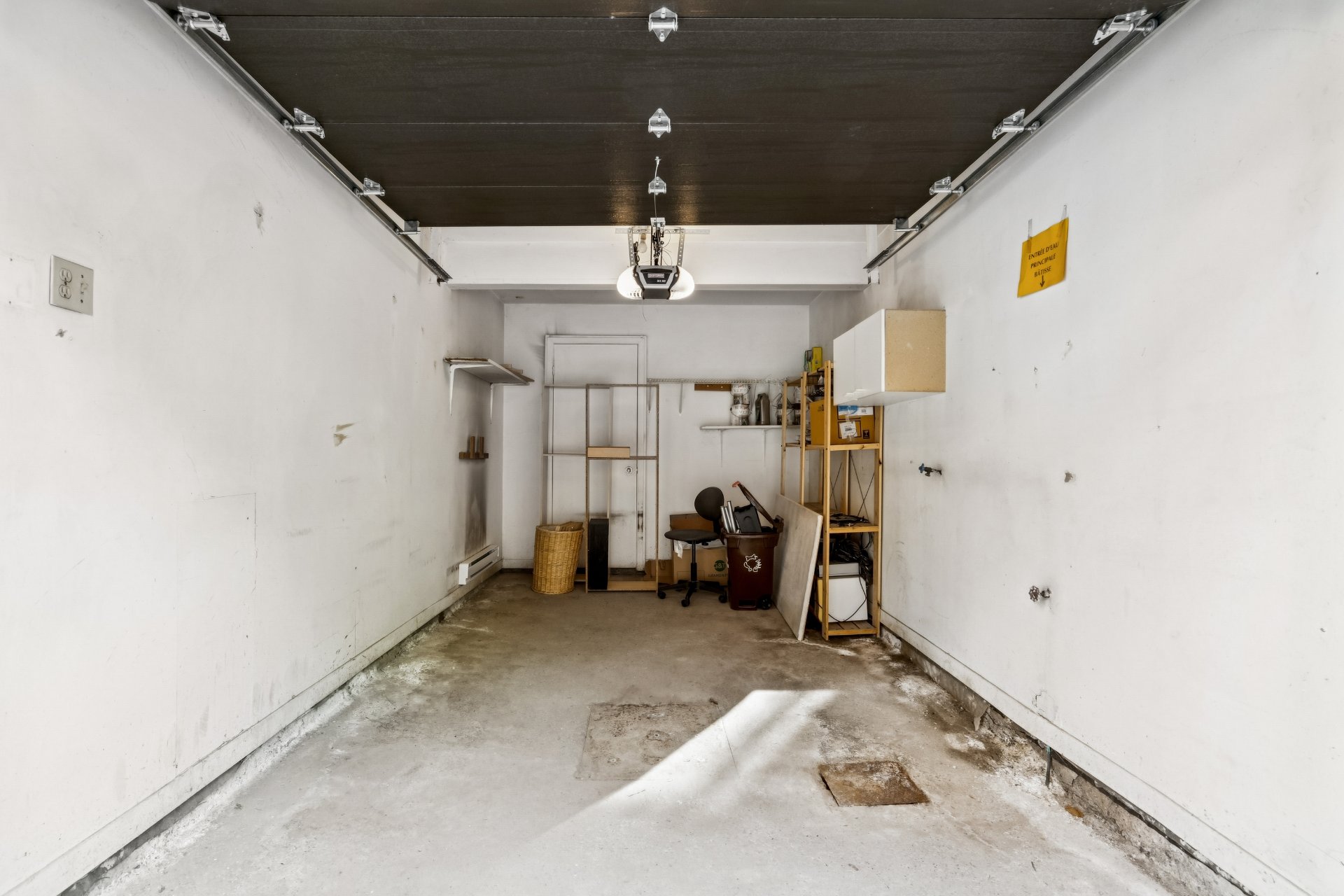 Photo - Garage