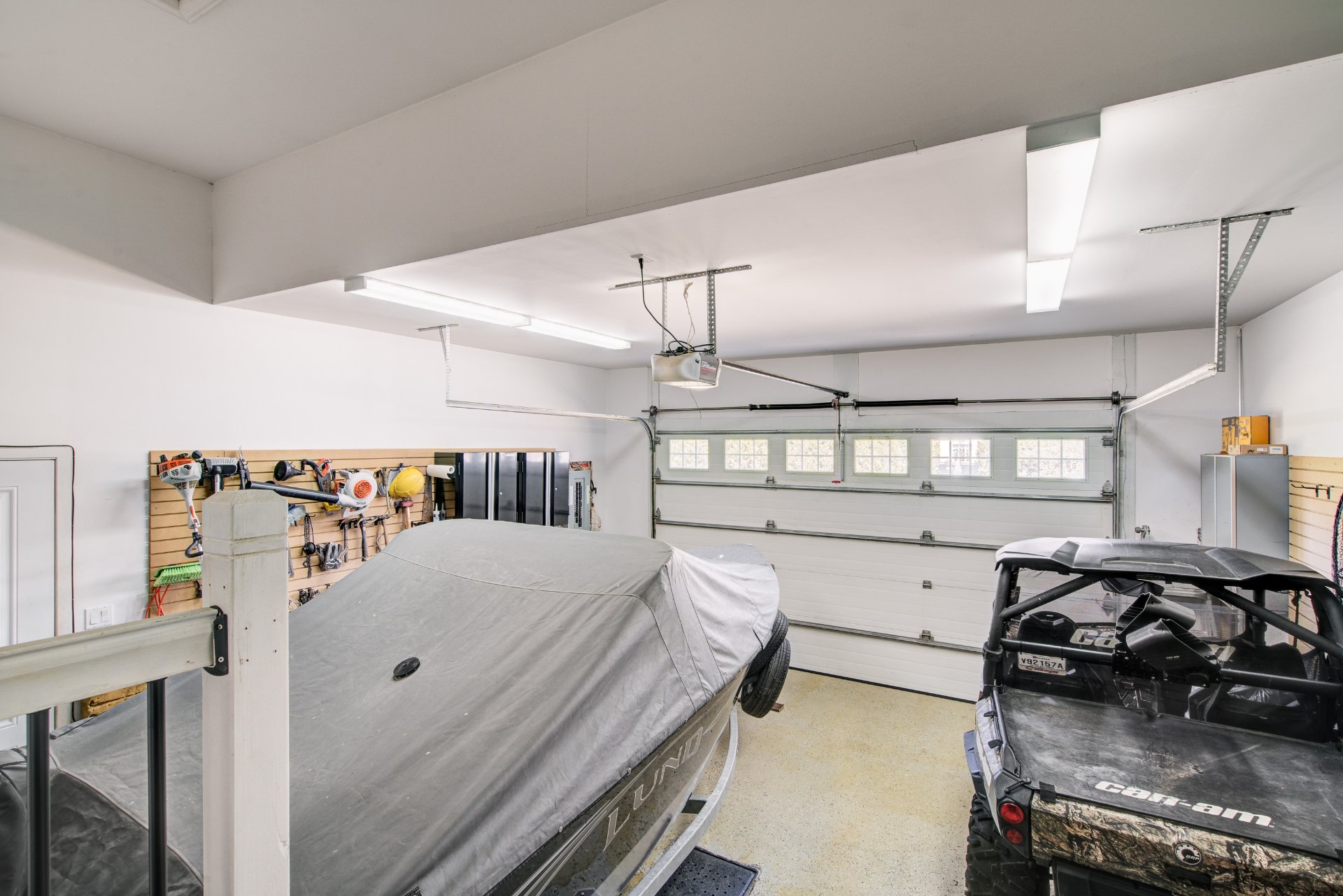 Photo - Garage