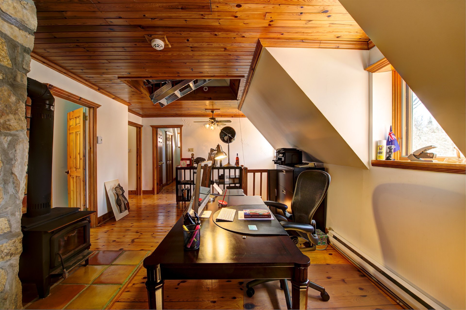 Photo - Bureau