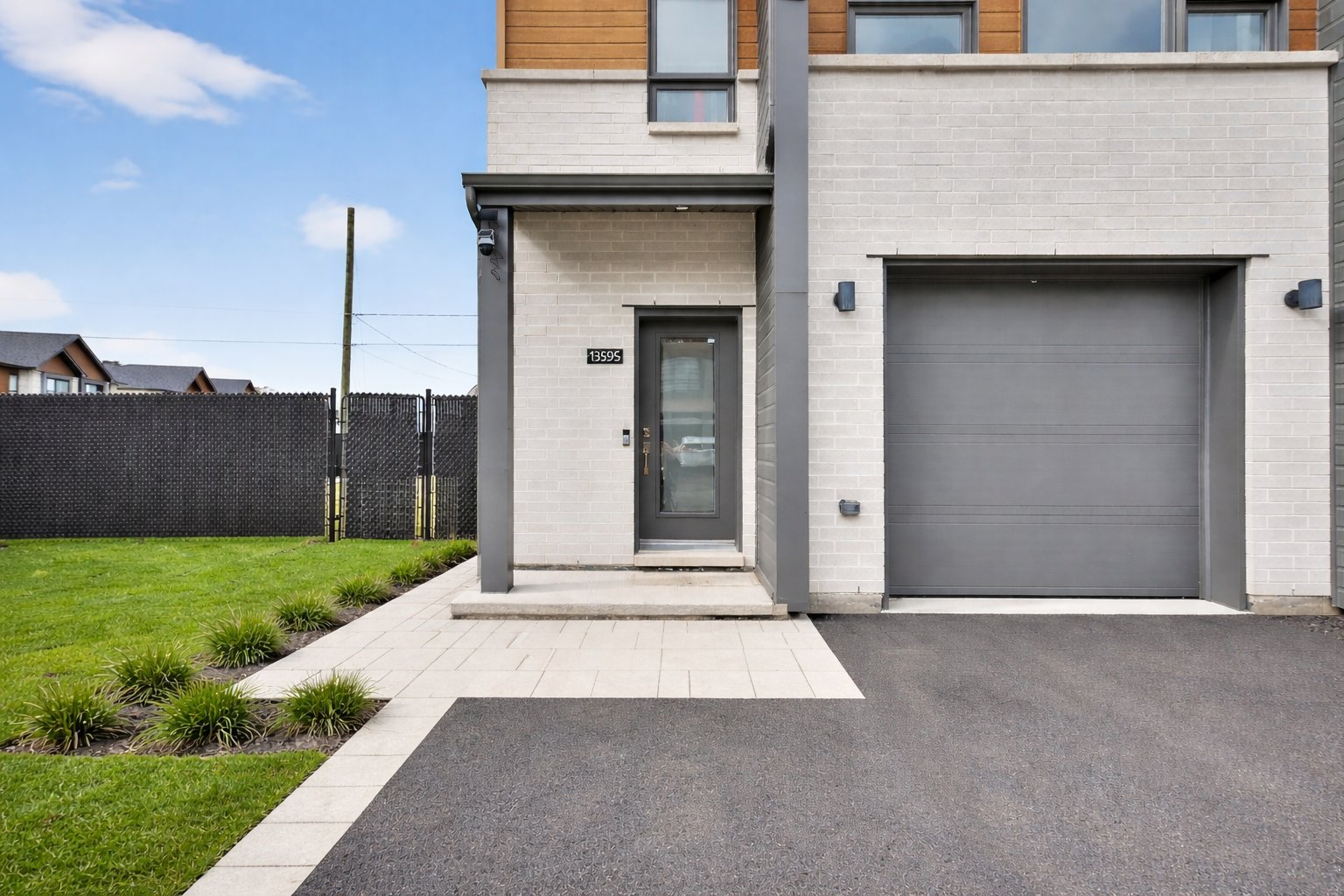 Photo - Exterior entrance