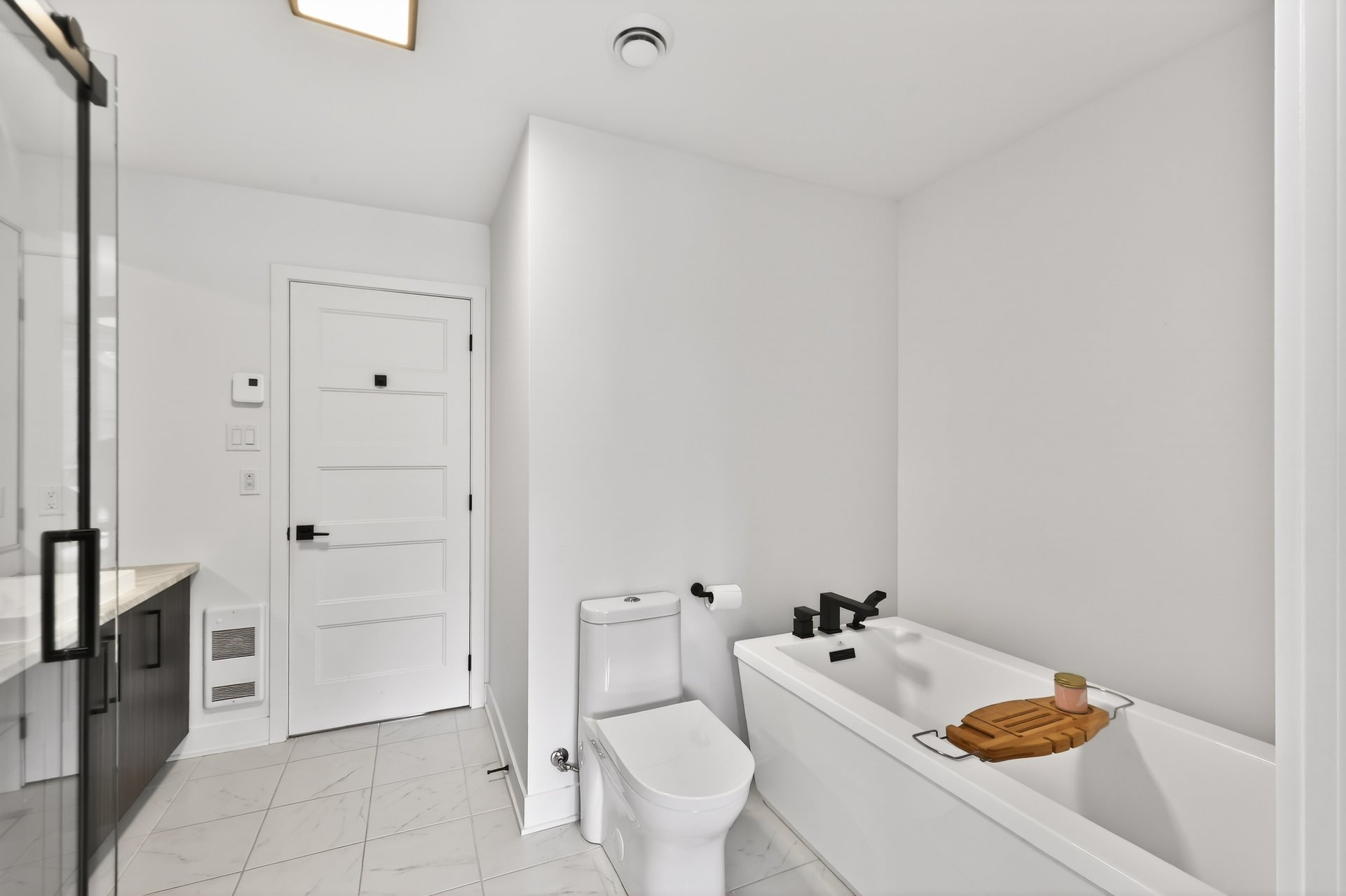 Photo - Ensuite bathroom