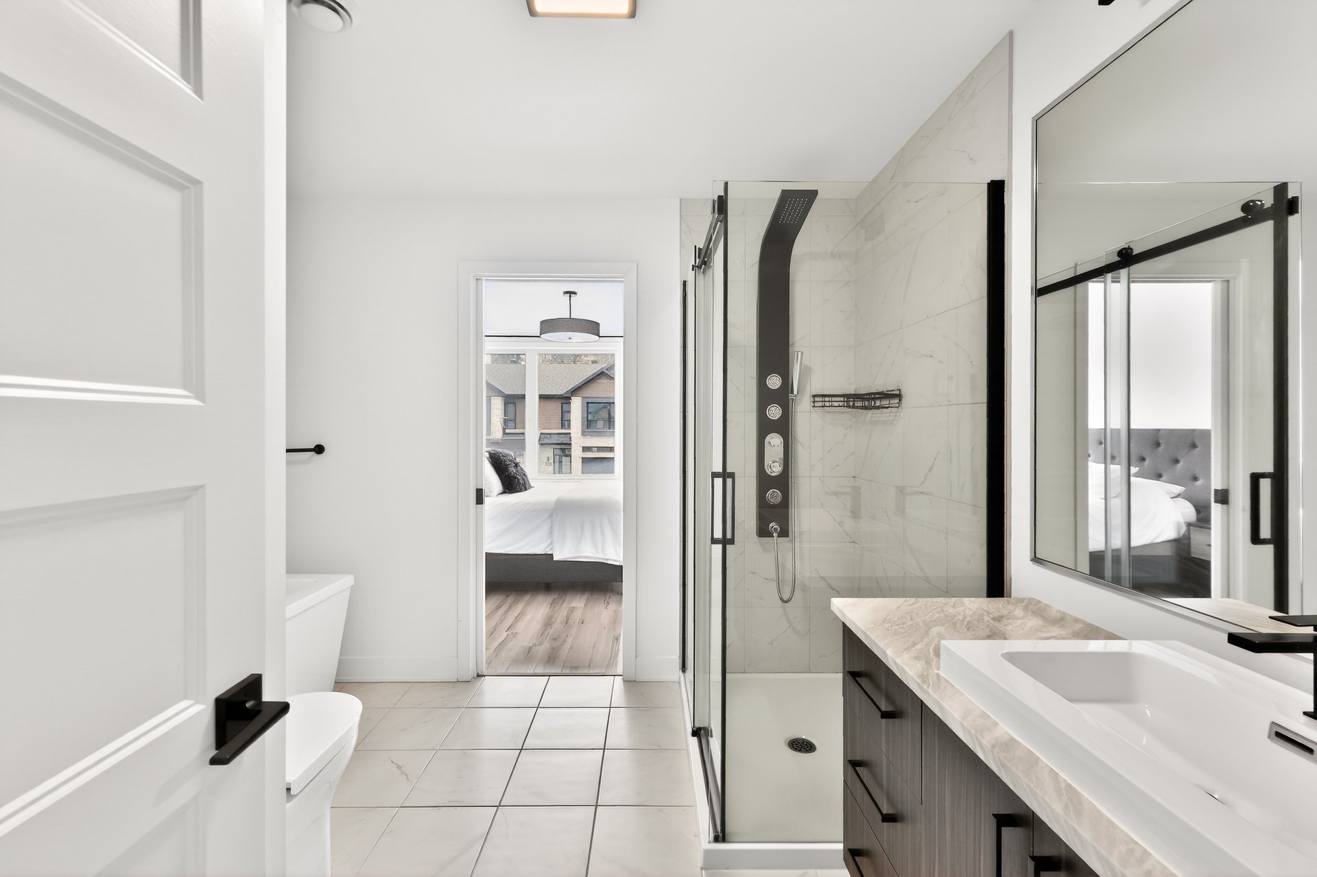 Photo - Ensuite bathroom