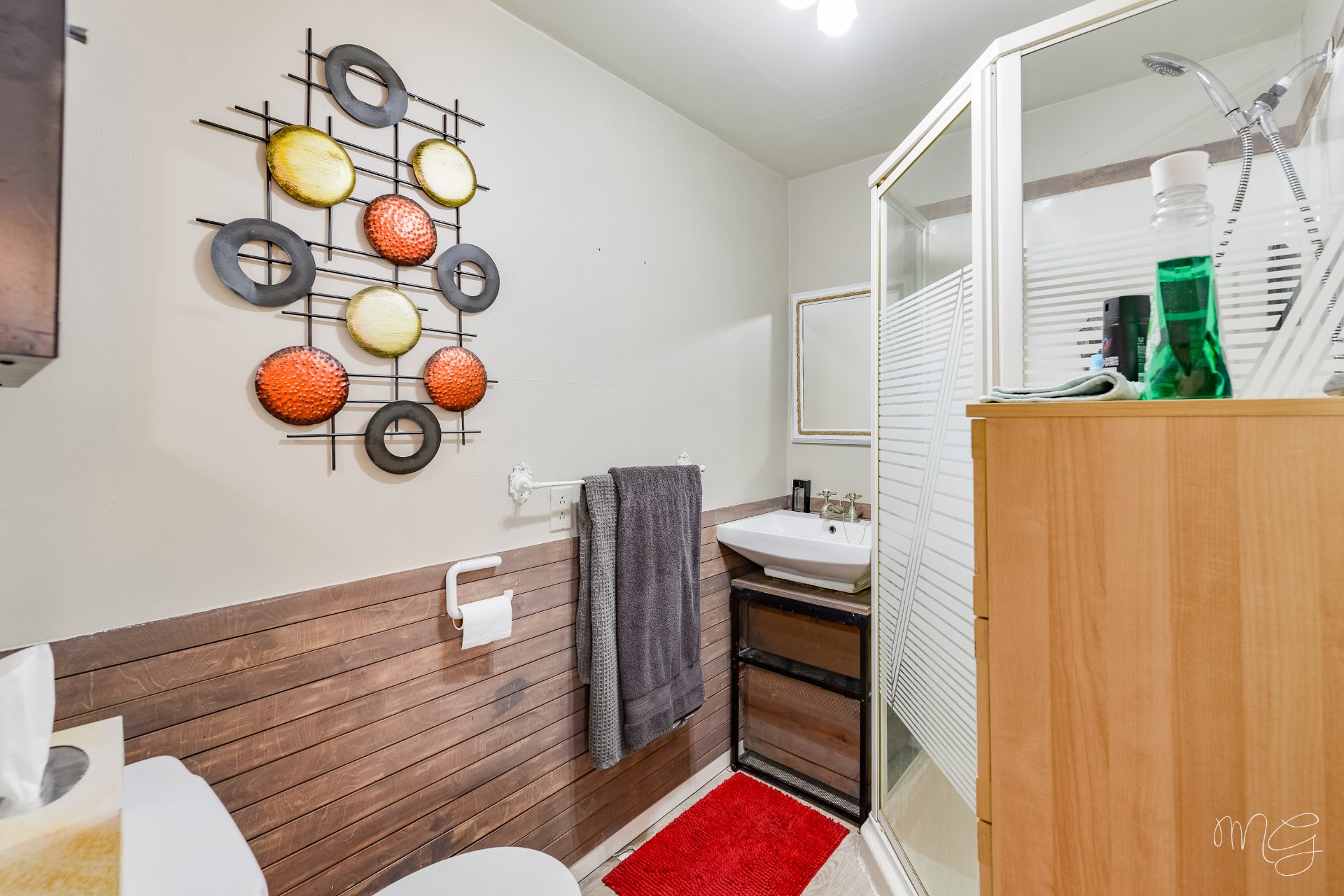 Photo - Ensuite bathroom