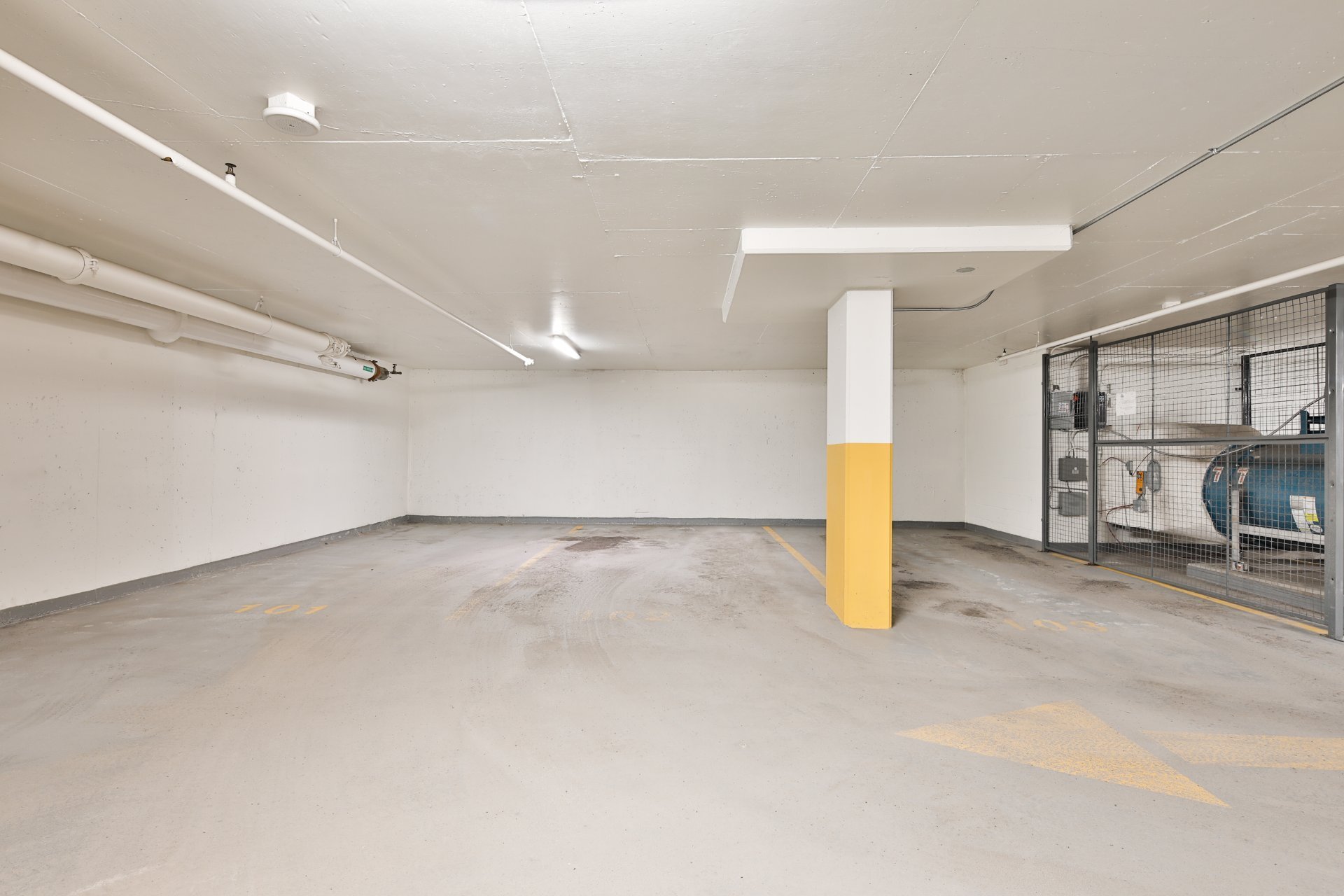 Photo - Garage