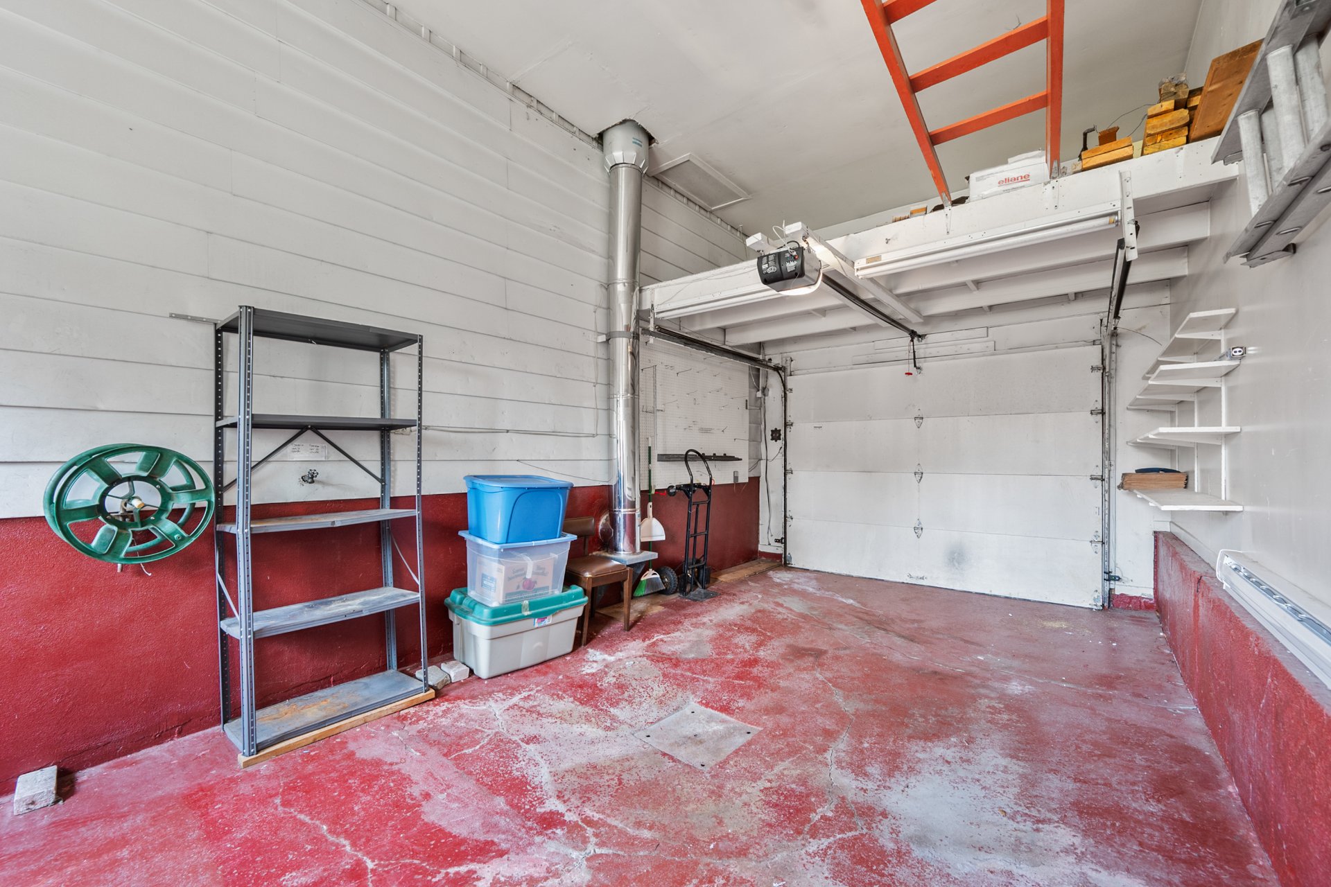 Photo - Garage