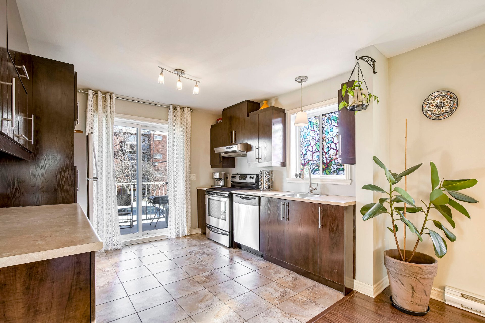 Photo - Kitchen