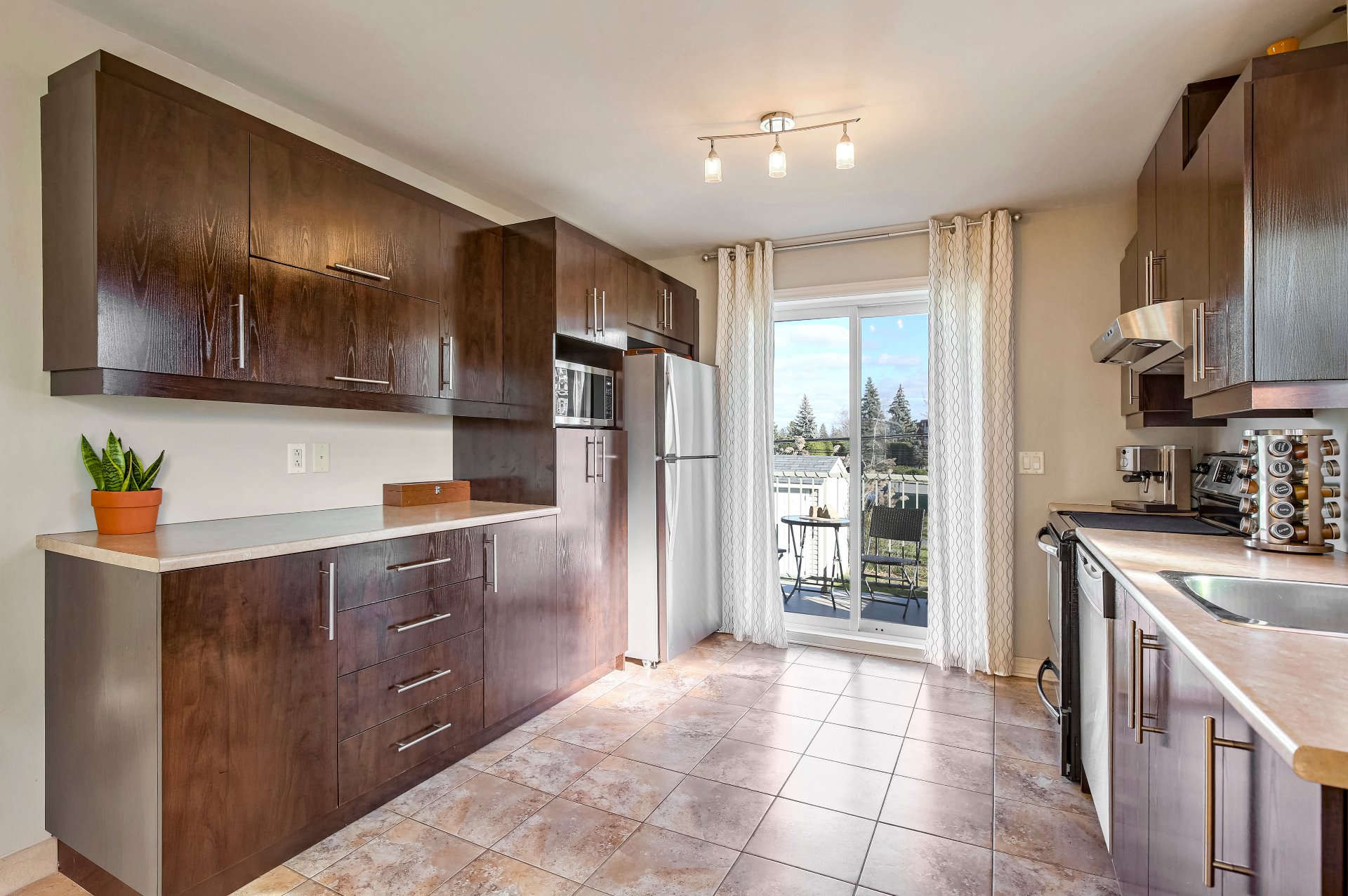 Photo - Kitchen