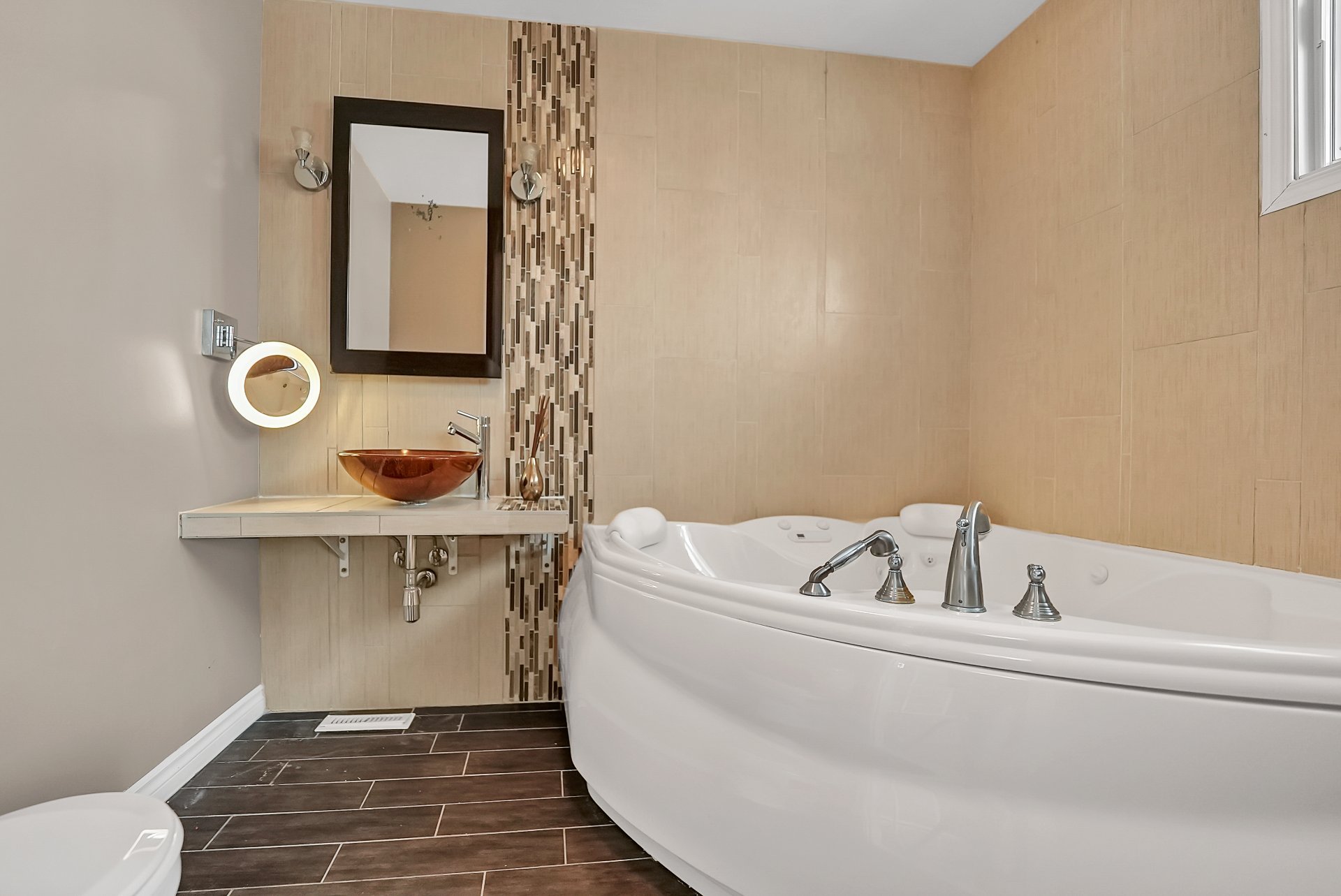 Ensuite bathroom