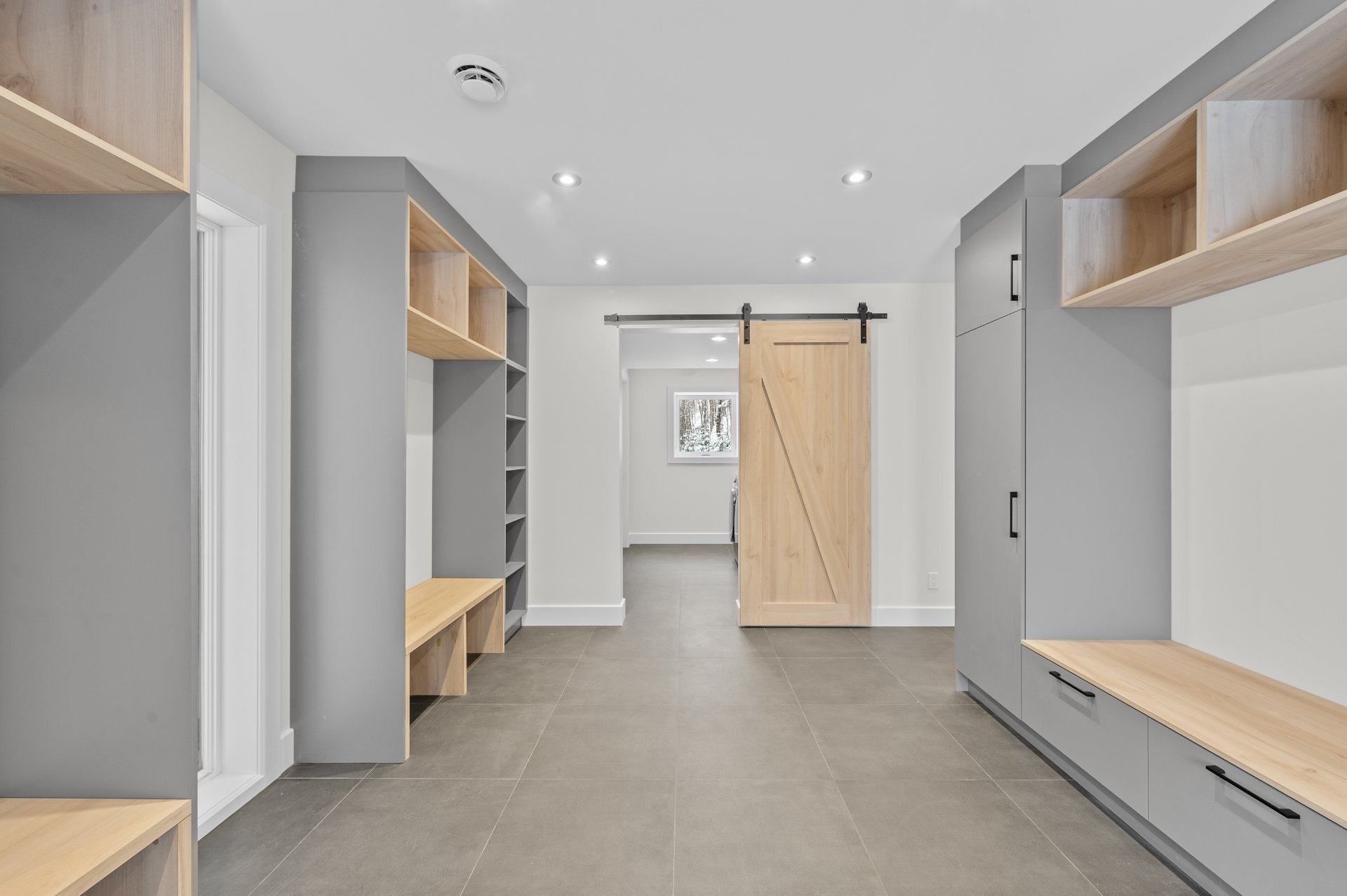 Photo - Hallway