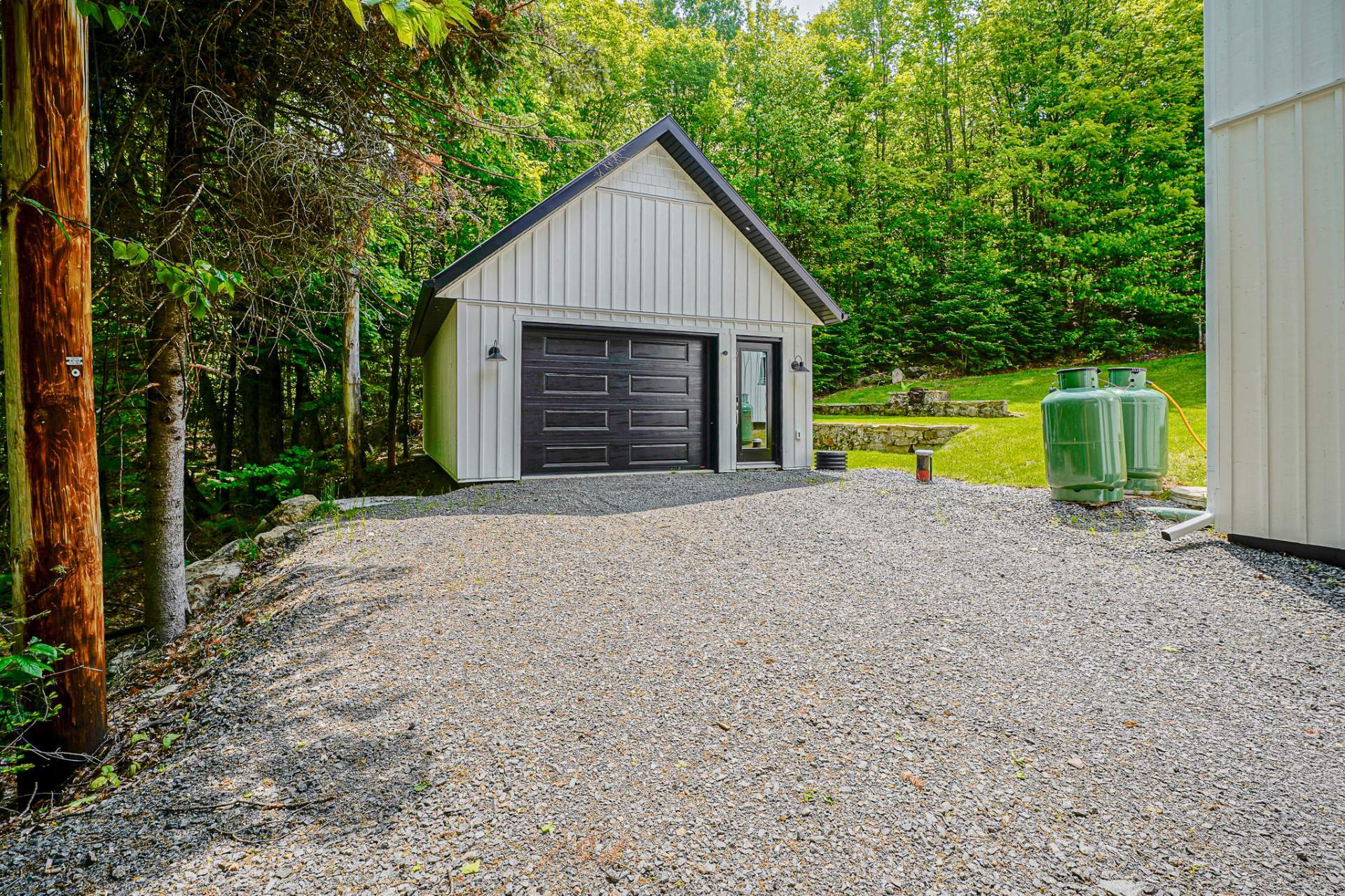 Photo - Garage