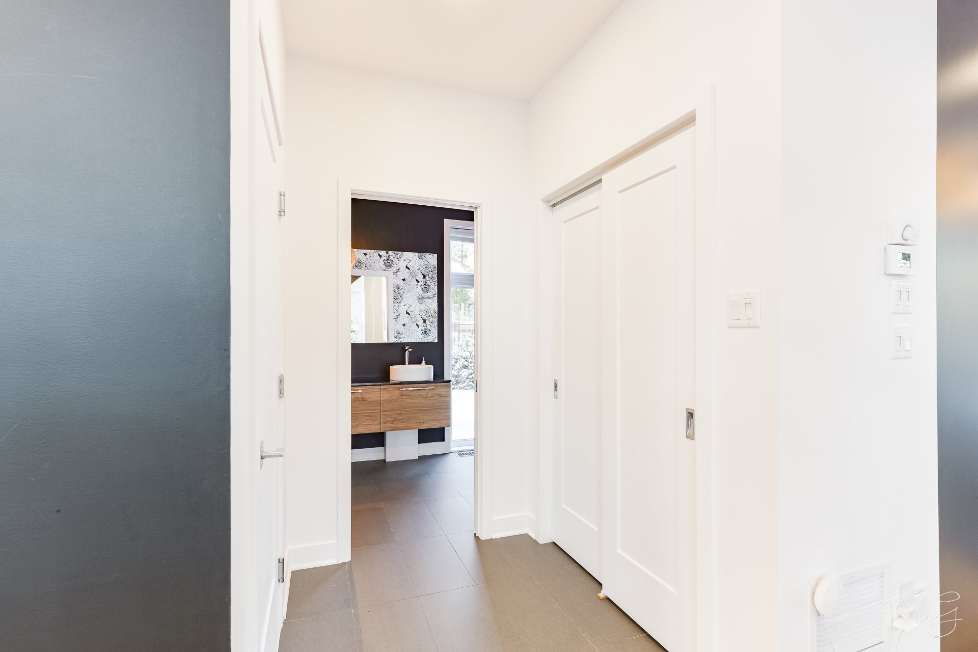 Photo - PASAGEWAY