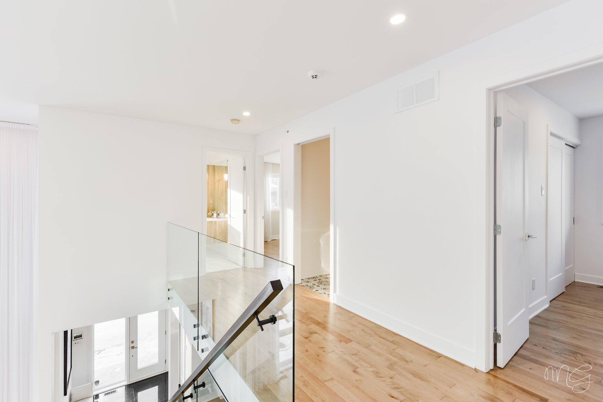 Photo - PASAGEWAY