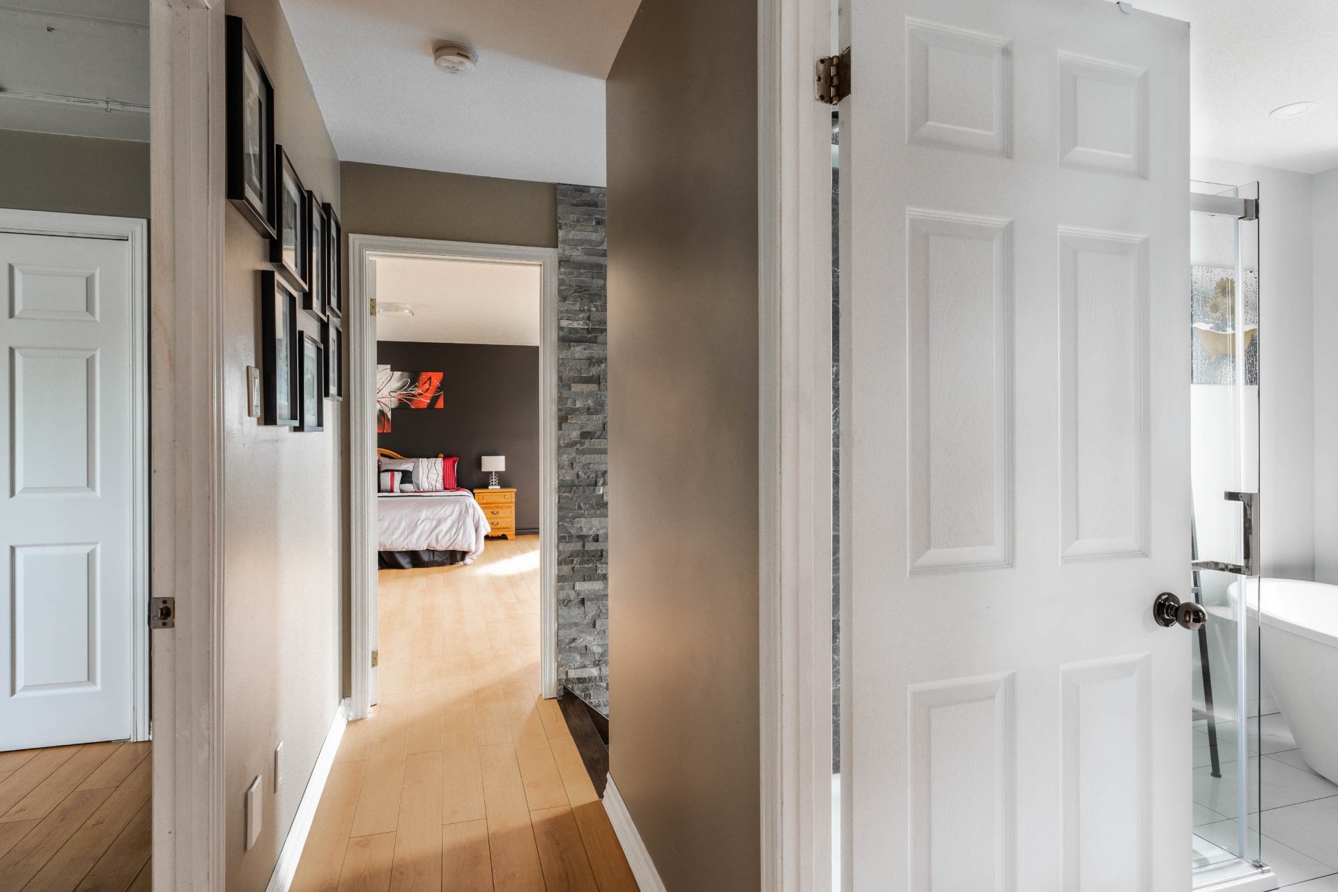 Photo - PASAGEWAY