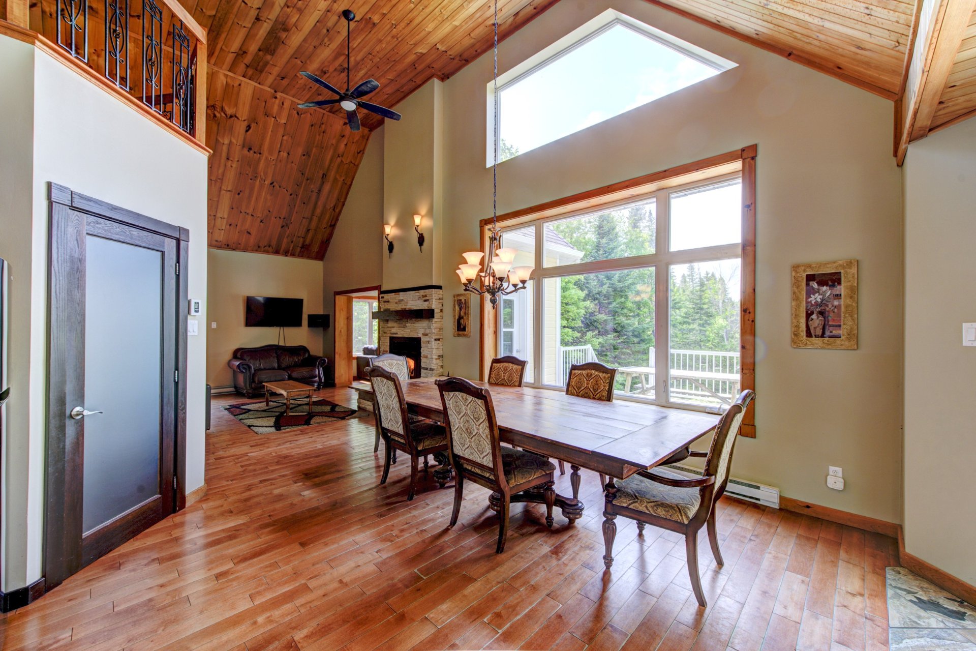 Photo - Dining room