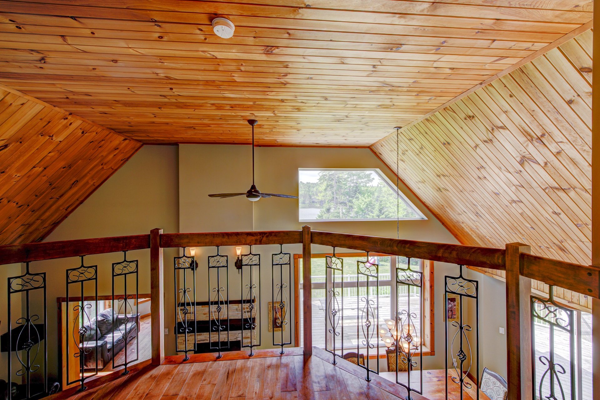 Photo - Mezzanine