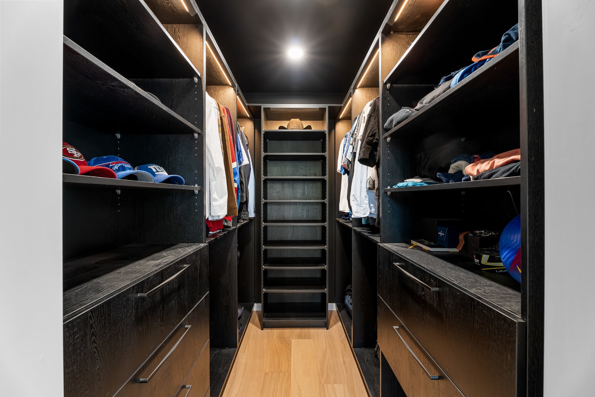 Photo - Penderie (Walk-in)