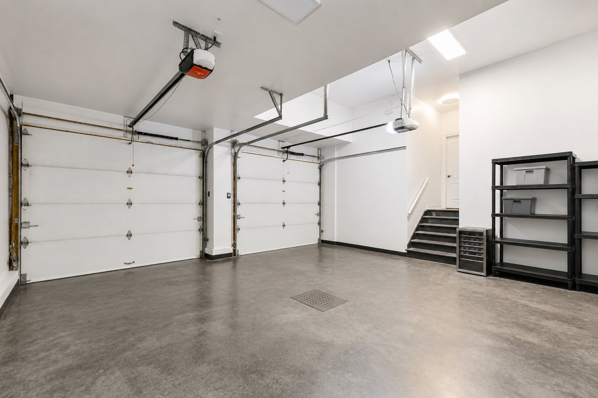 Photo - Garage