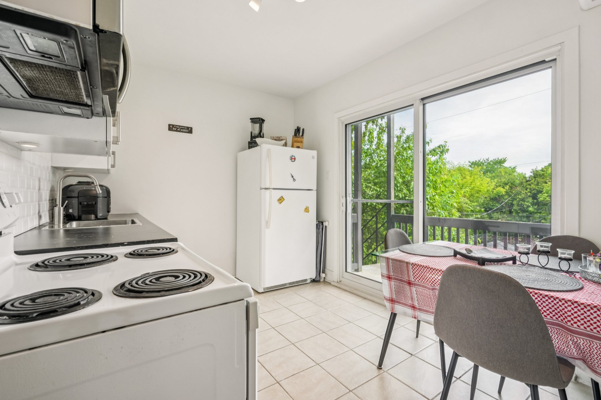 Photo - Kitchen