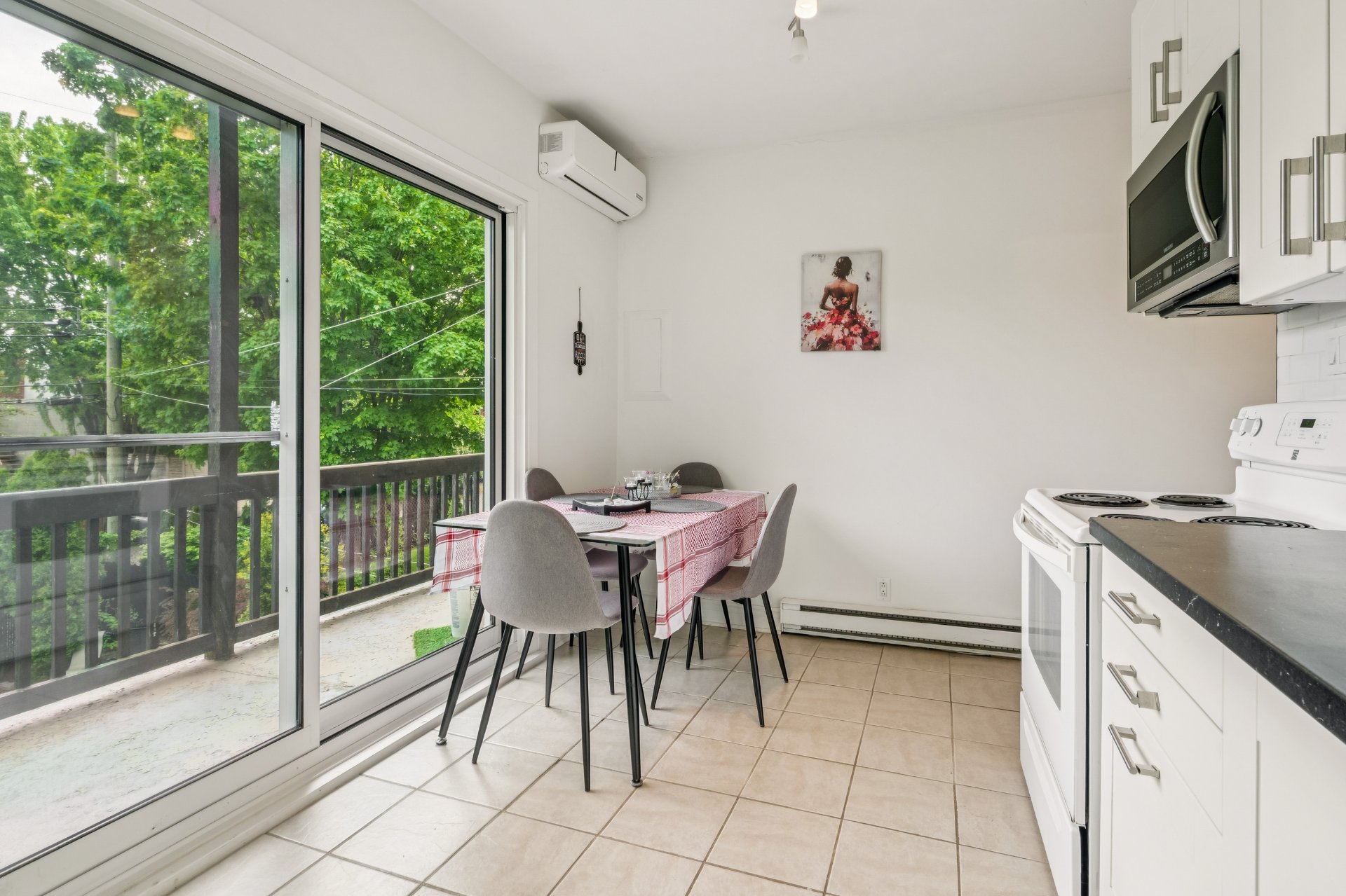 Photo - Kitchen