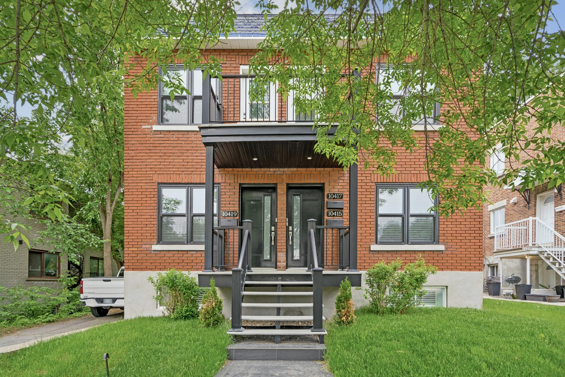 Photo - Frontage