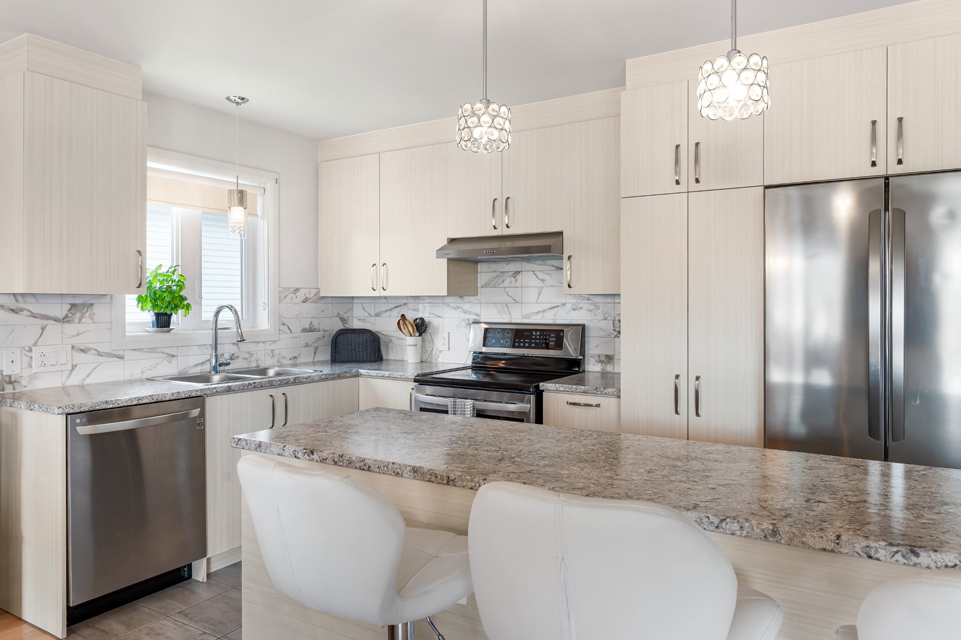 Photo - Kitchen