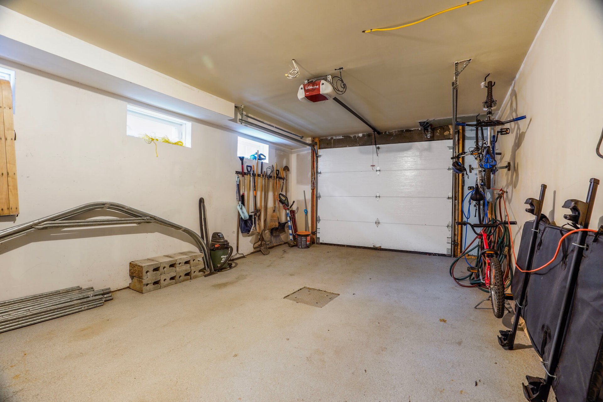 Photo - Garage