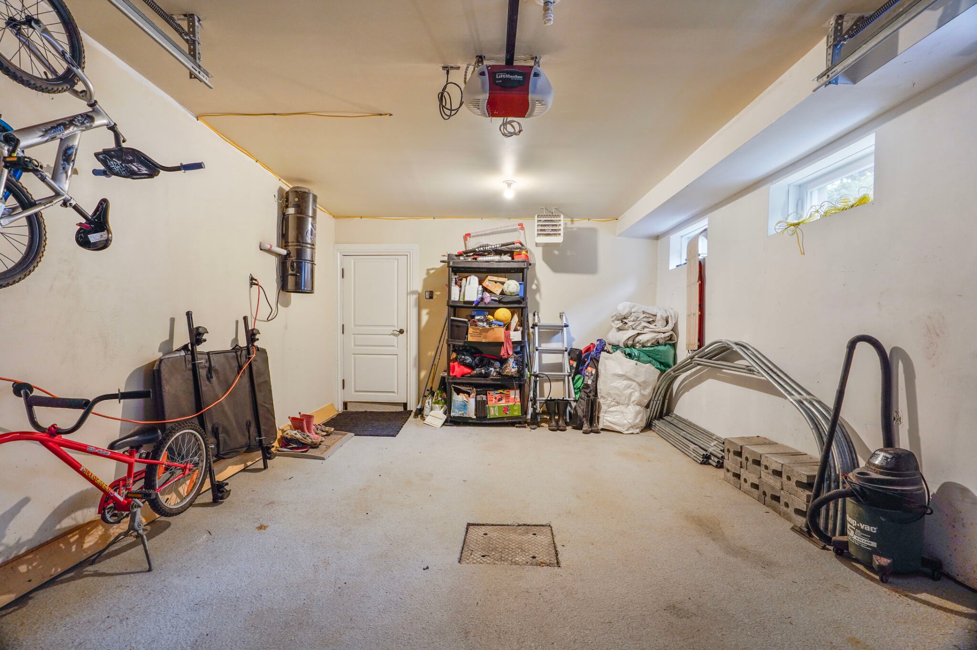Photo - Garage