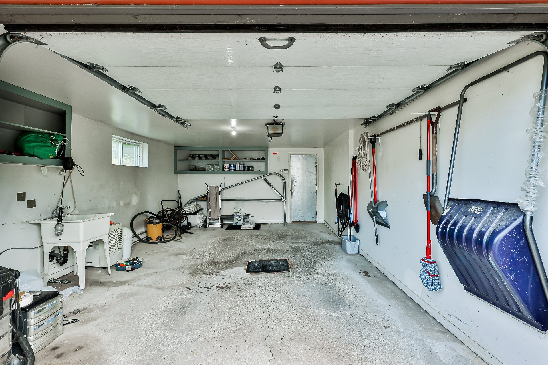 Photo - Garage