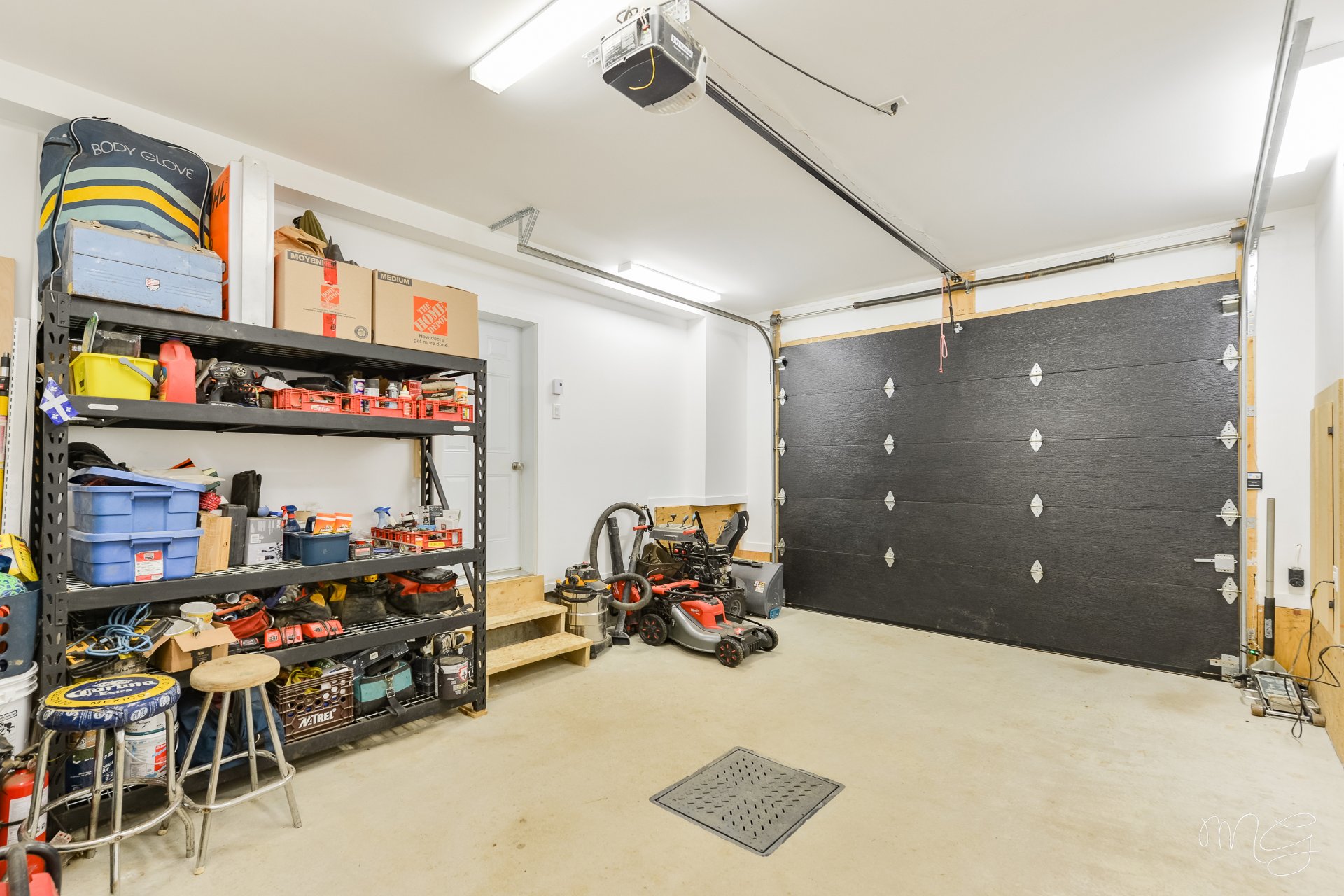 Photo - Garage