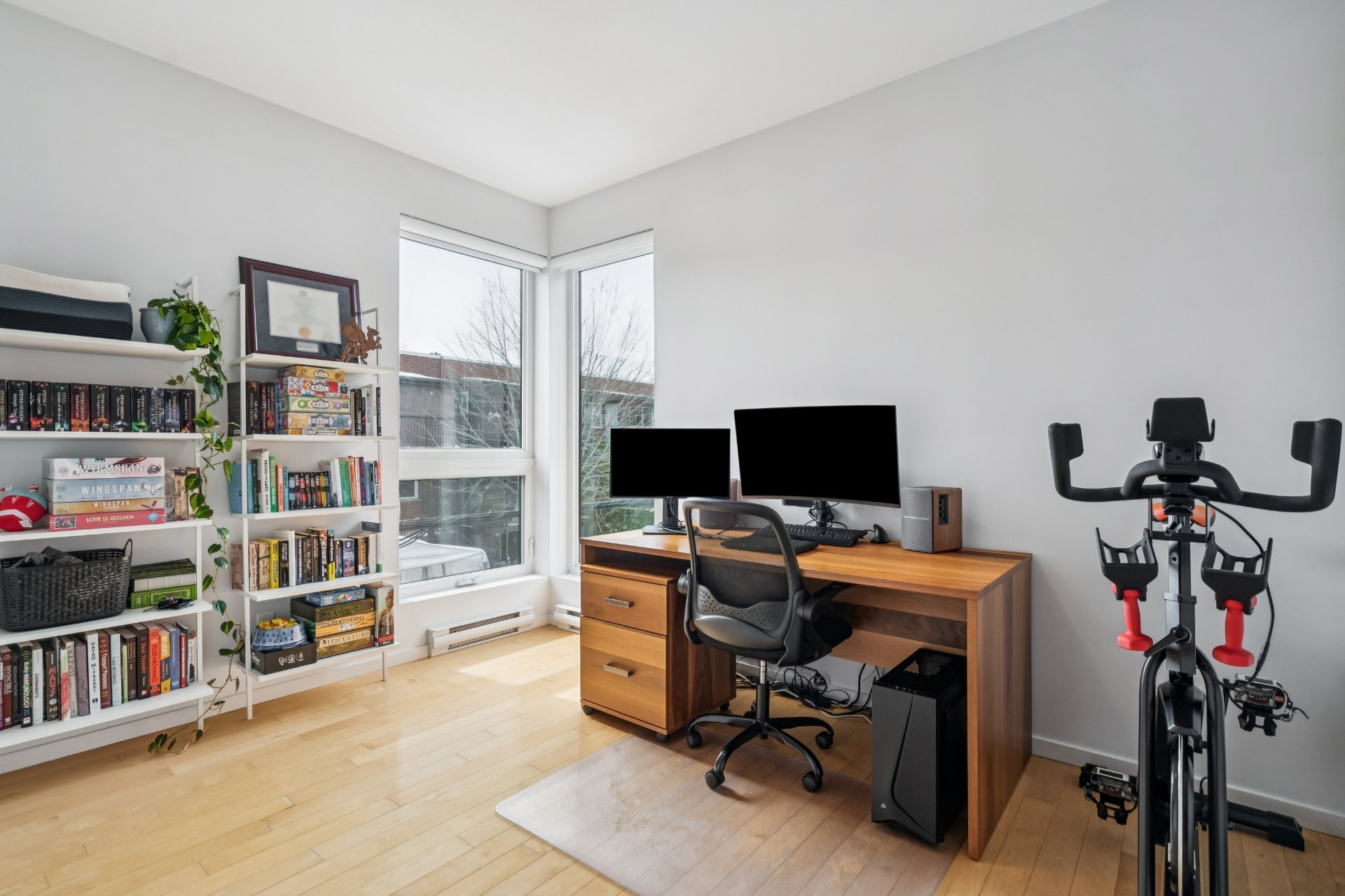 Photo - Bureau