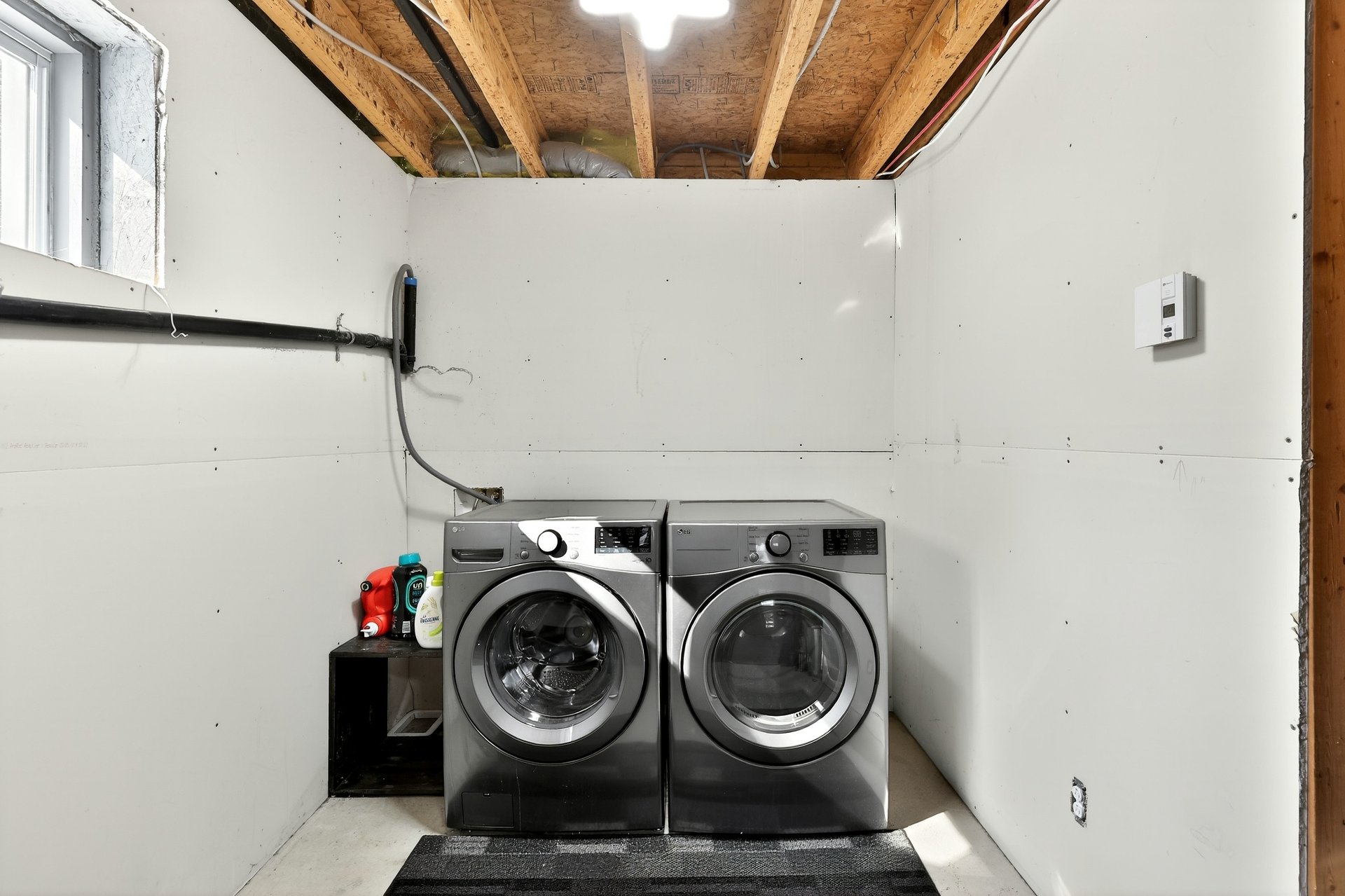 Photo - Laundry room