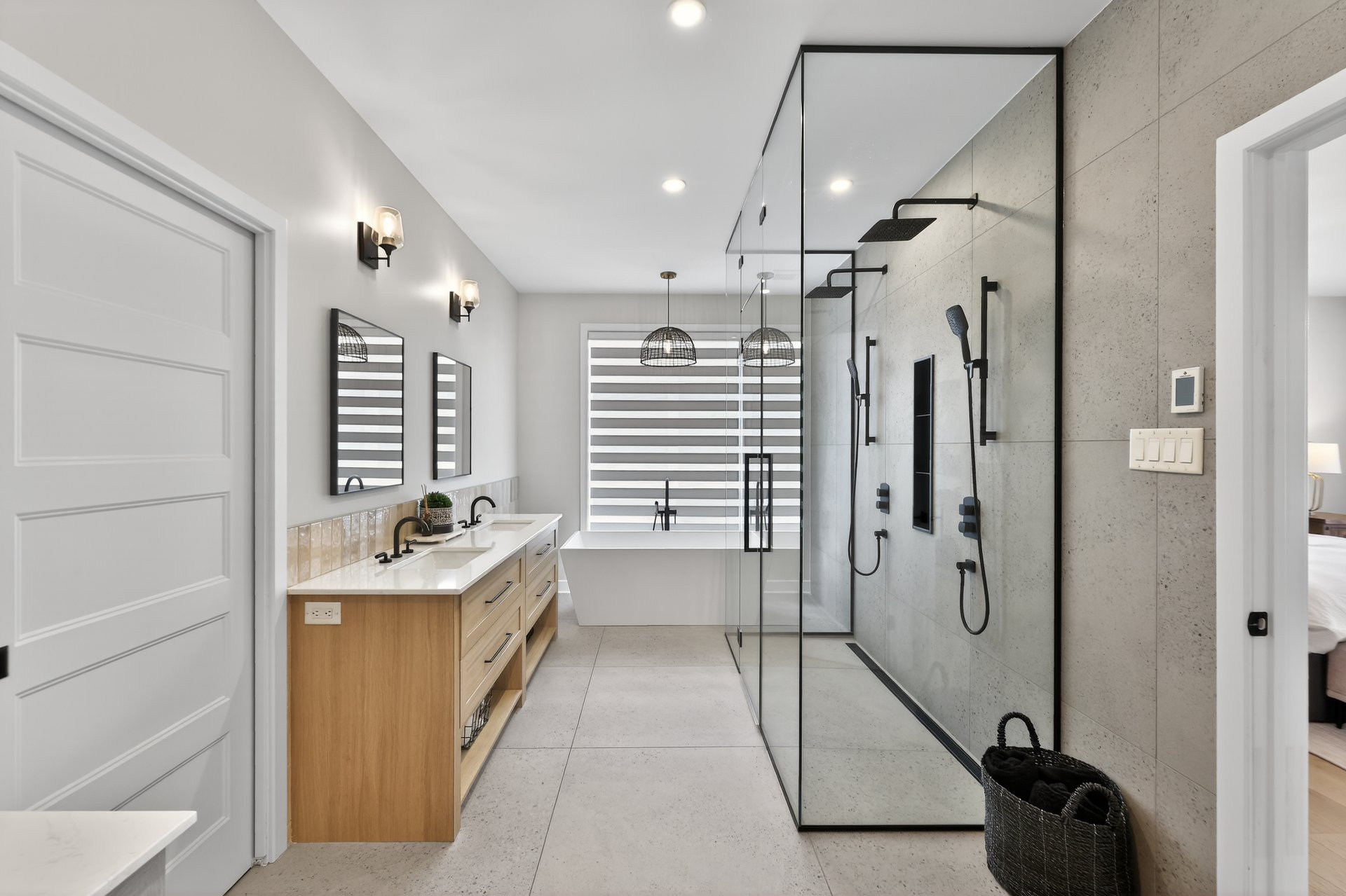 Photo - Ensuite bathroom