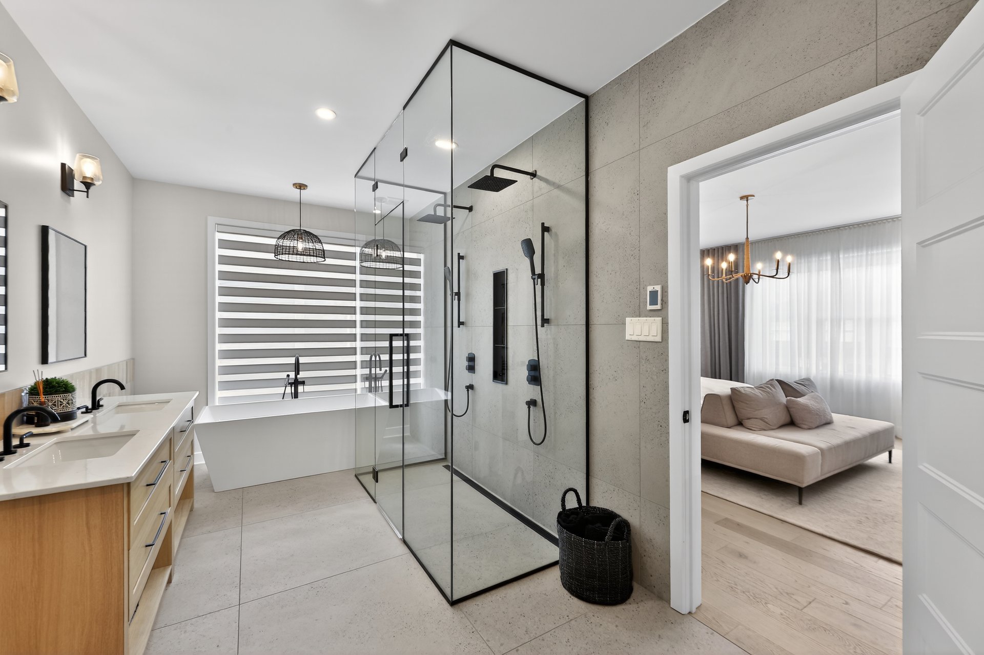 Photo - Ensuite bathroom