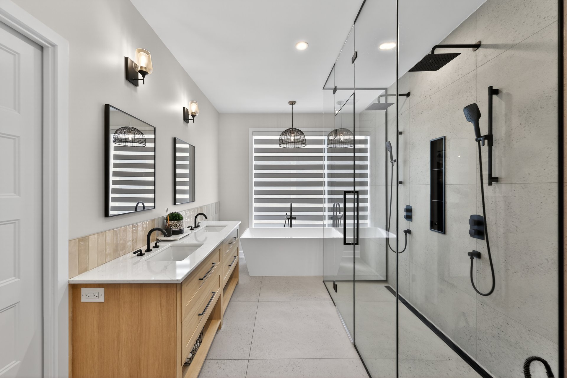 Photo - Ensuite bathroom