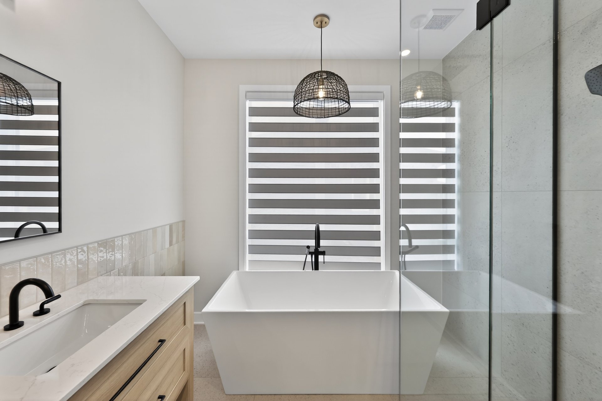 Photo - Ensuite bathroom