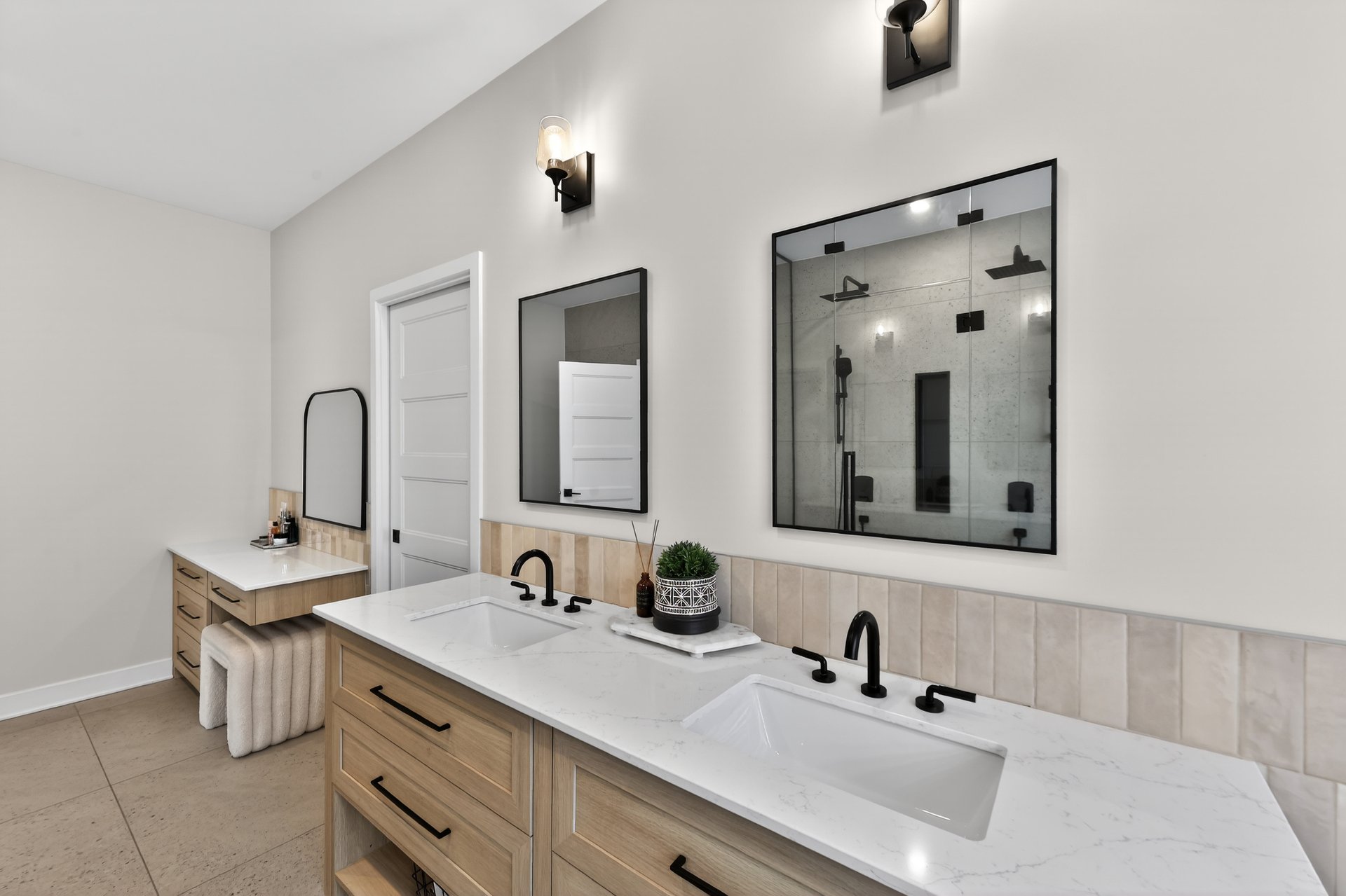 Photo - Ensuite bathroom