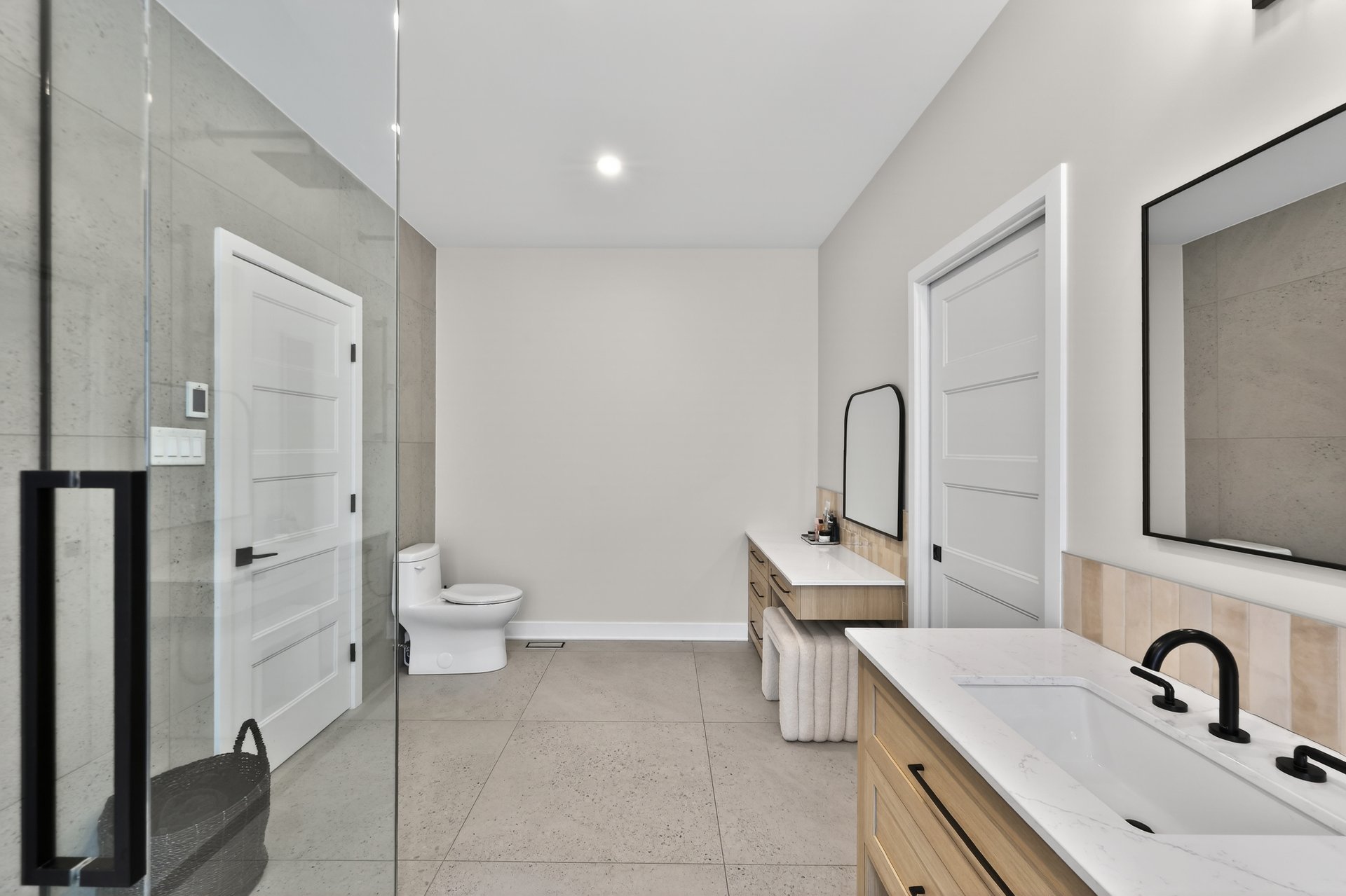 Photo - Ensuite bathroom