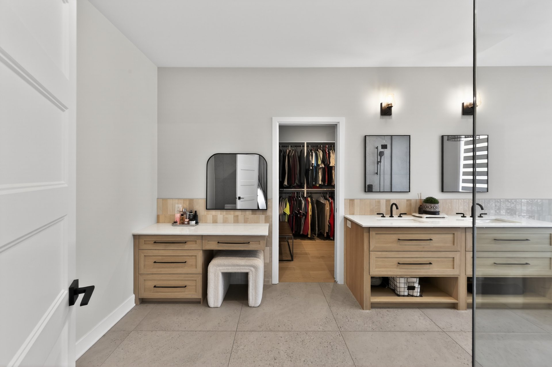 Photo - Ensuite bathroom