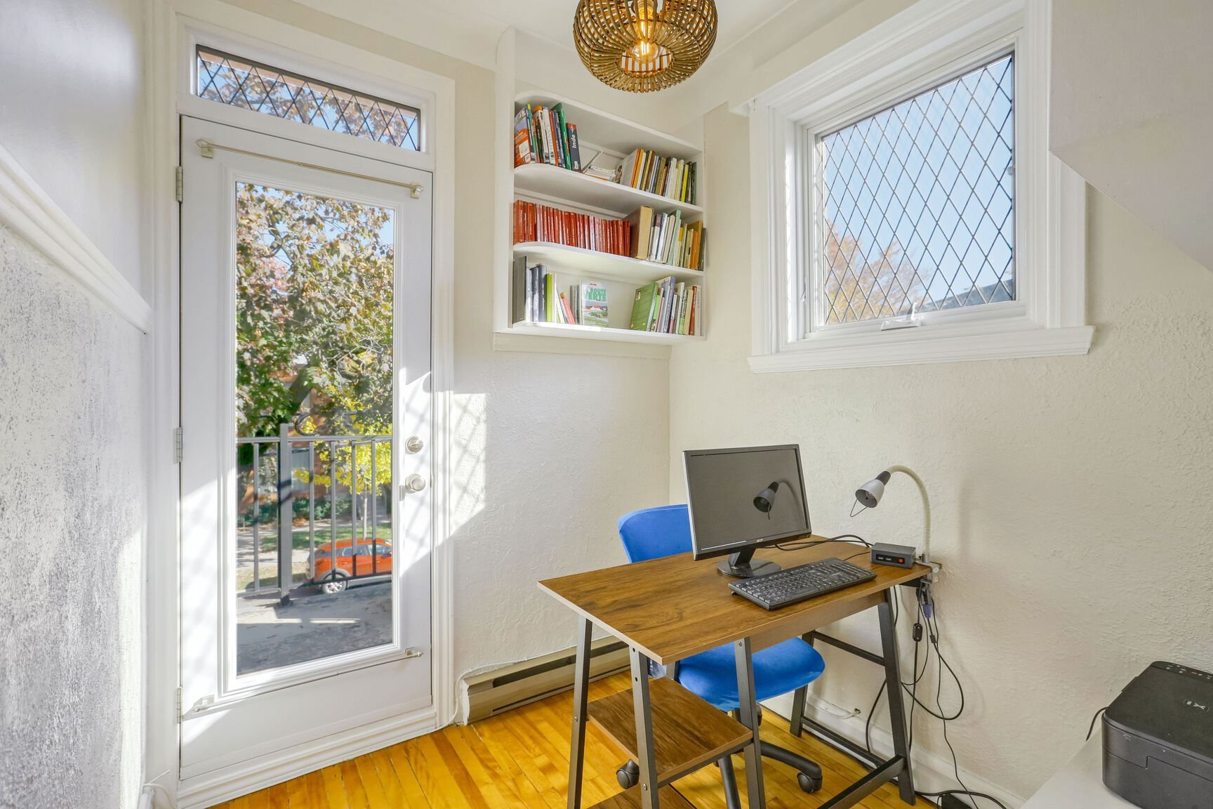 Photo - Bureau