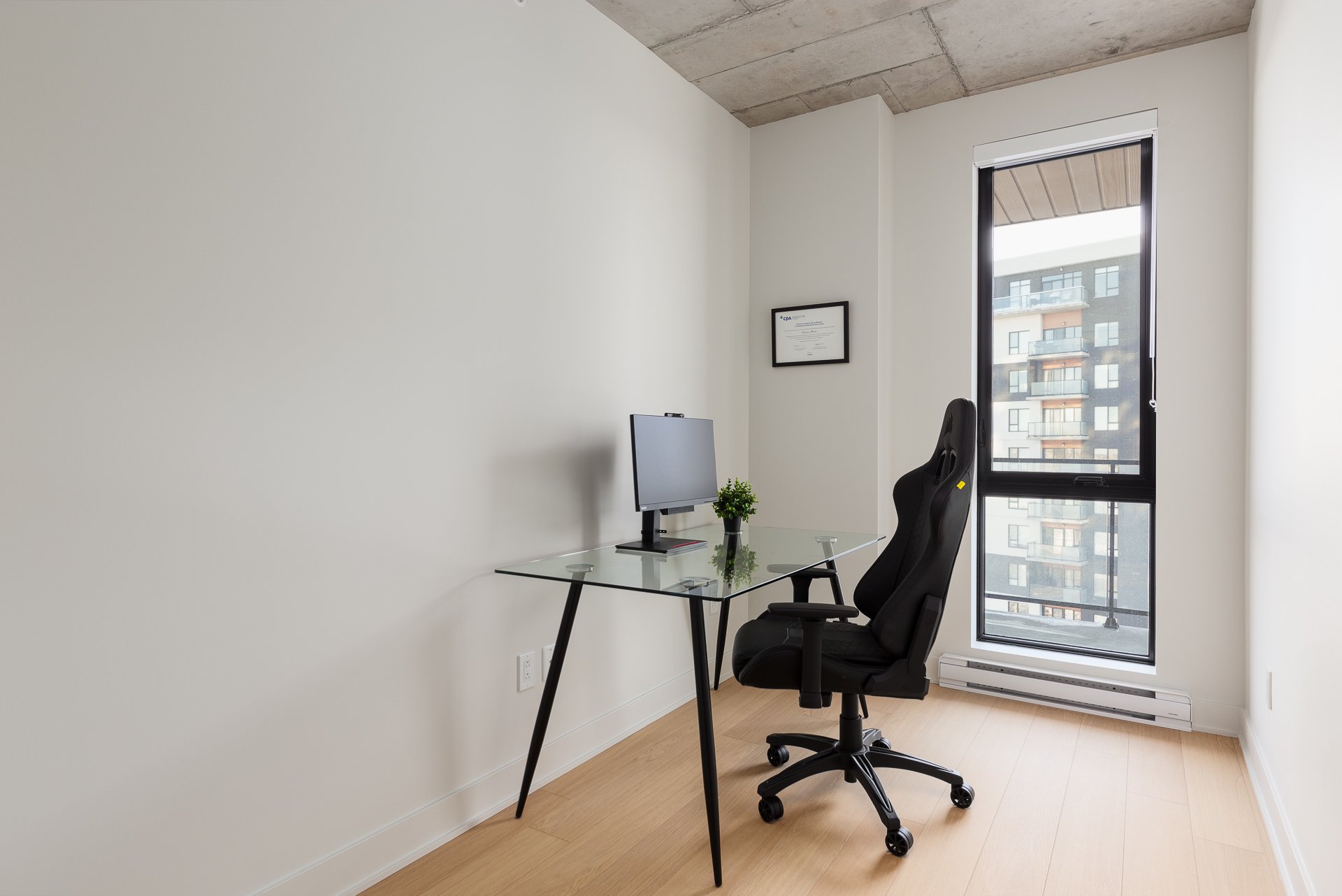 Photo - Bureau